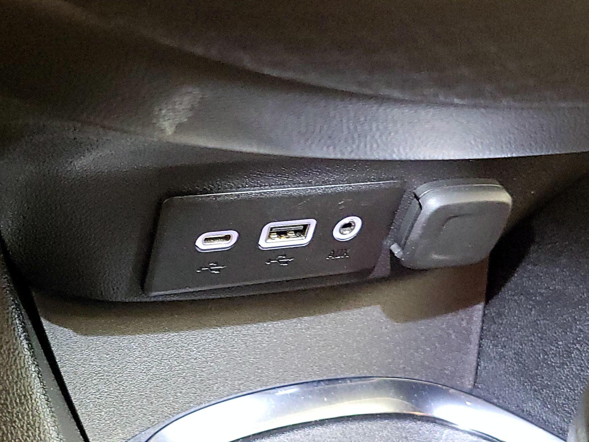 Thumbnail: 2023 Chevrolet Malibu - 18