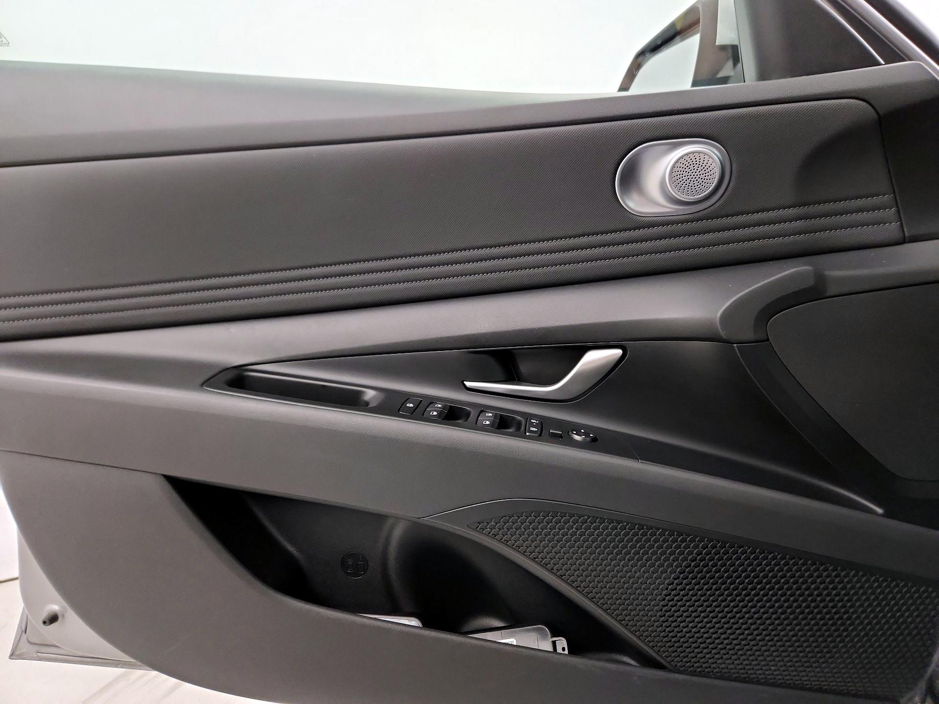 Thumbnail: 2025 Hyundai Elantra - 12