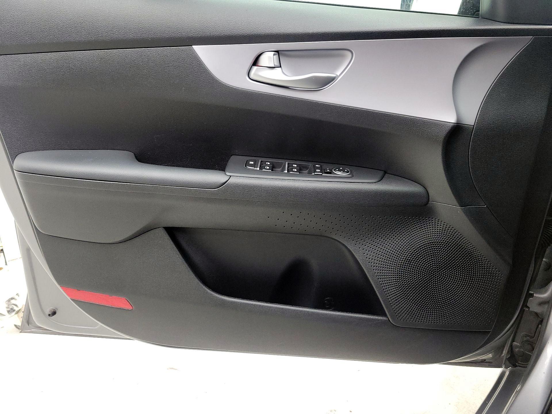 Thumbnail: 2024 Kia Forte - 12