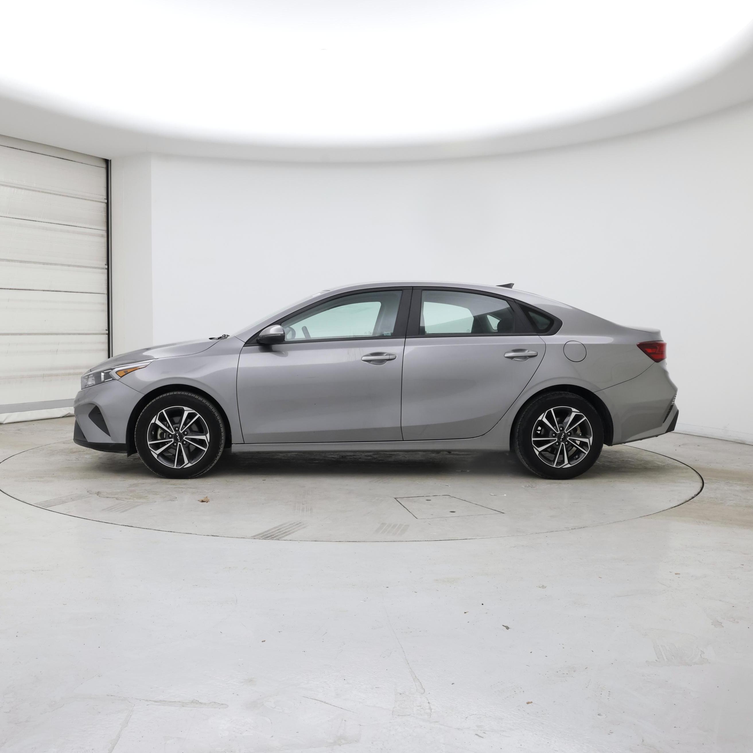 Thumbnail: 2024 Kia Forte - 3