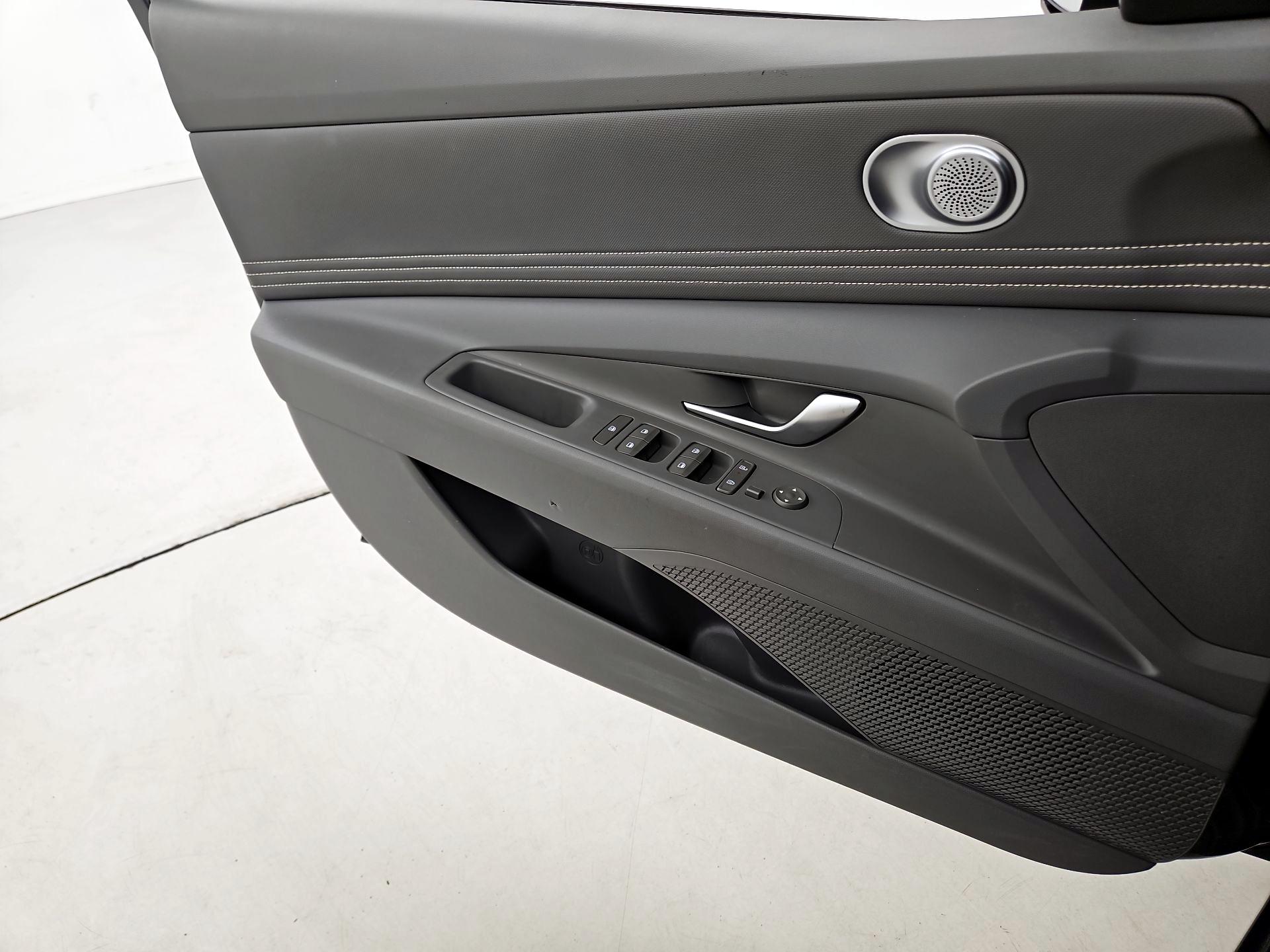 Thumbnail: 2025 Hyundai Elantra - 12