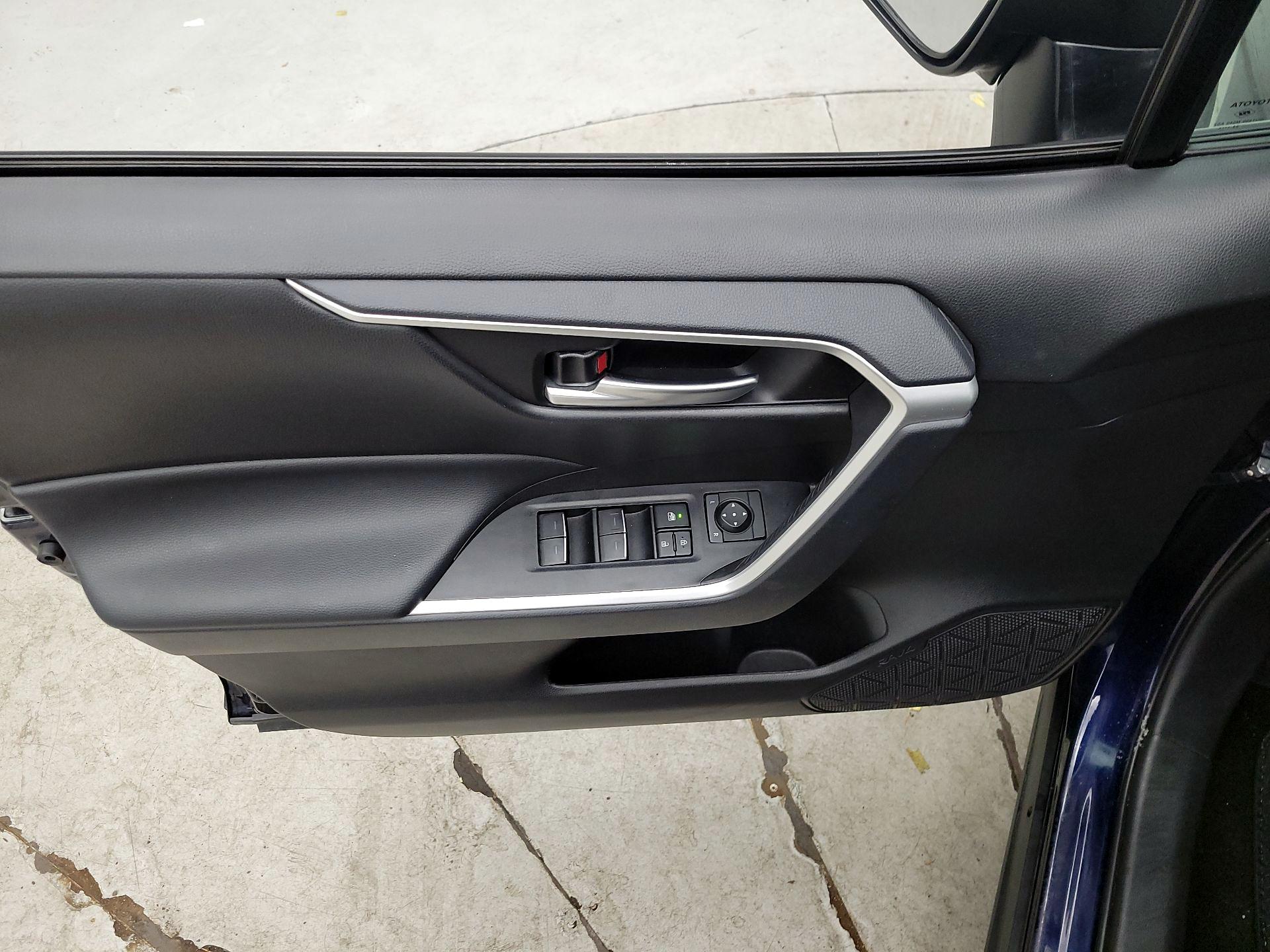 Thumbnail: 2025 Toyota RAV4 - 12