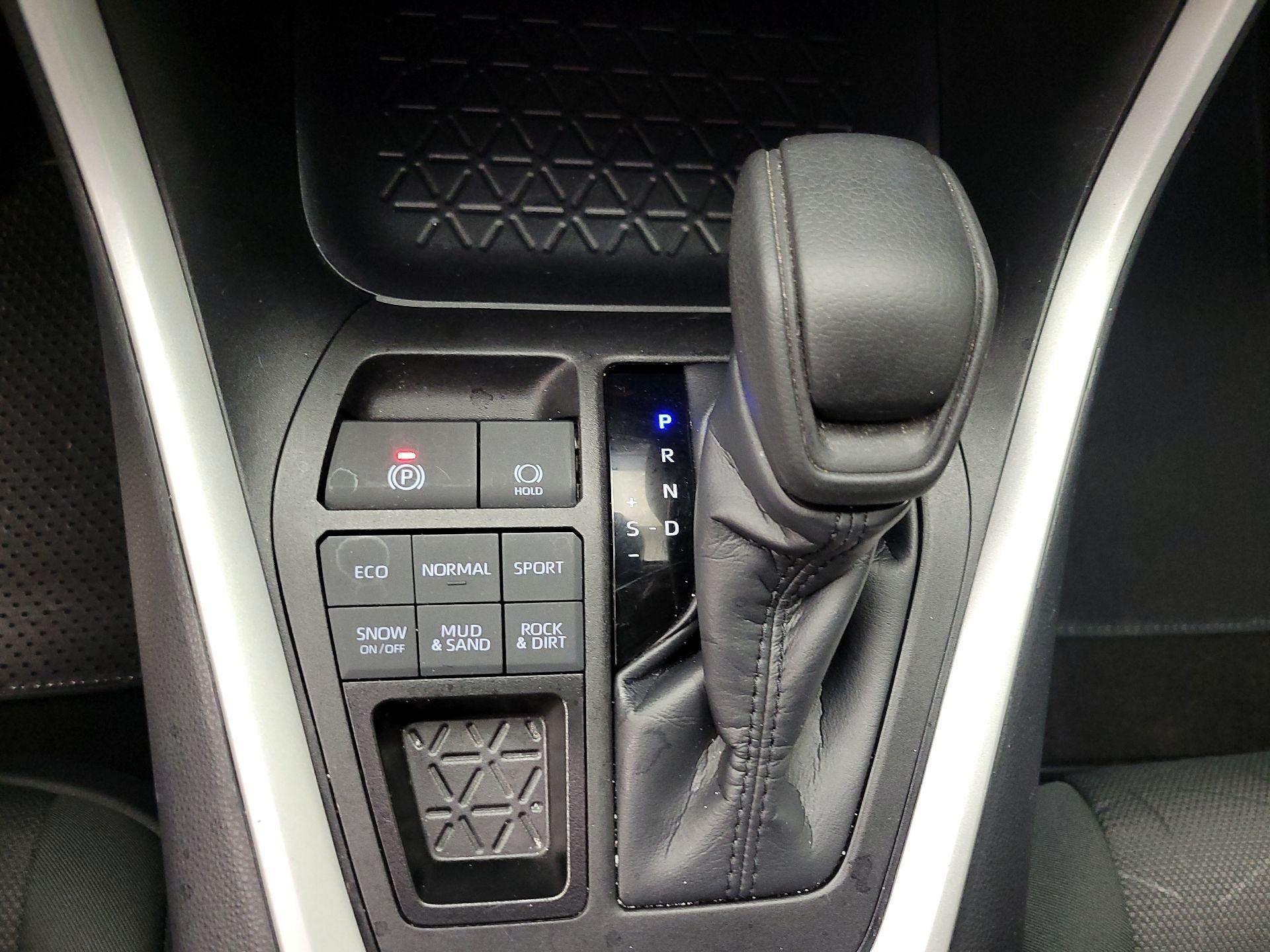 Thumbnail: 2025 Toyota RAV4 - 17