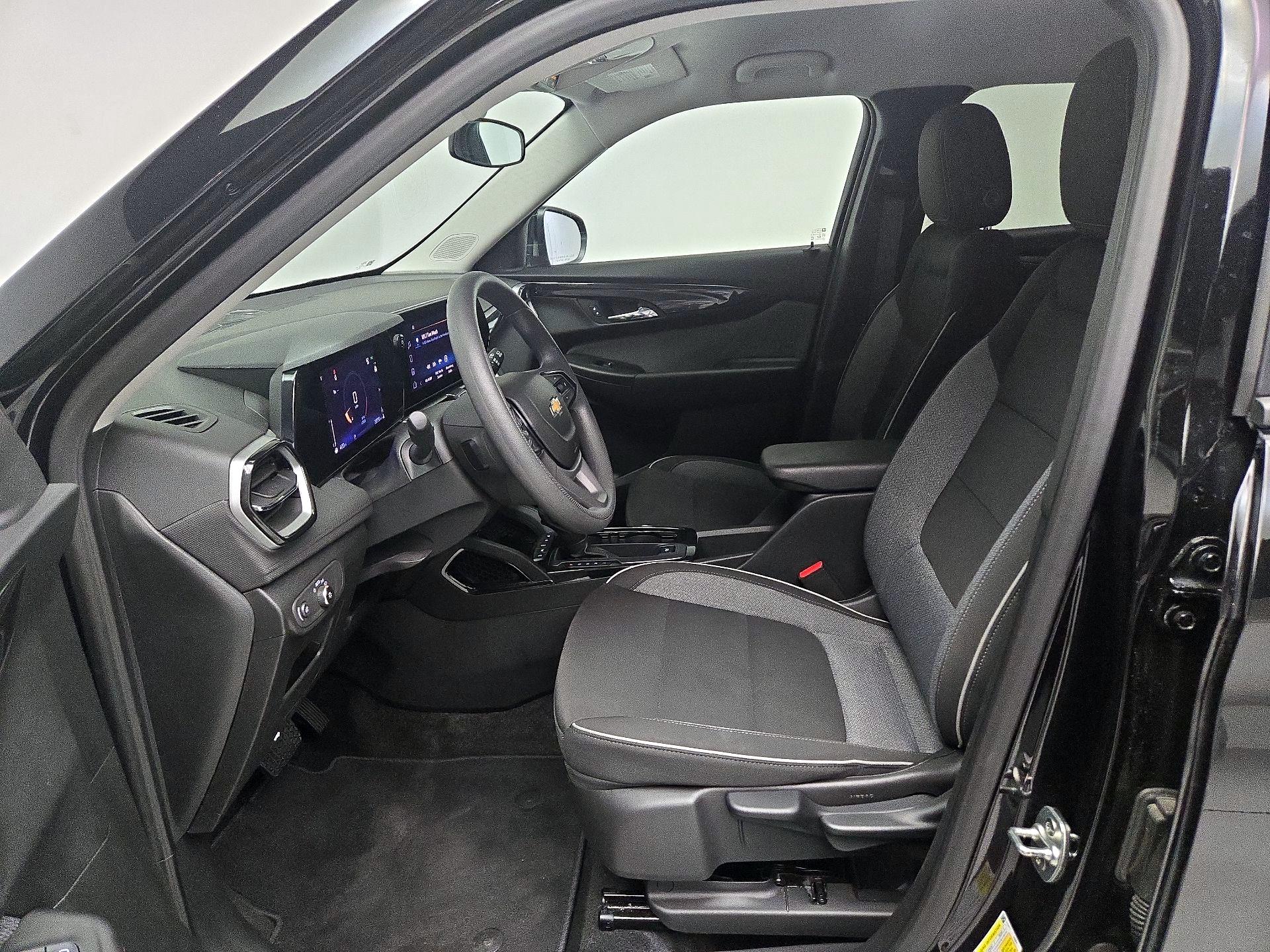 Thumbnail: 2025 Chevrolet TrailBlazer - 11