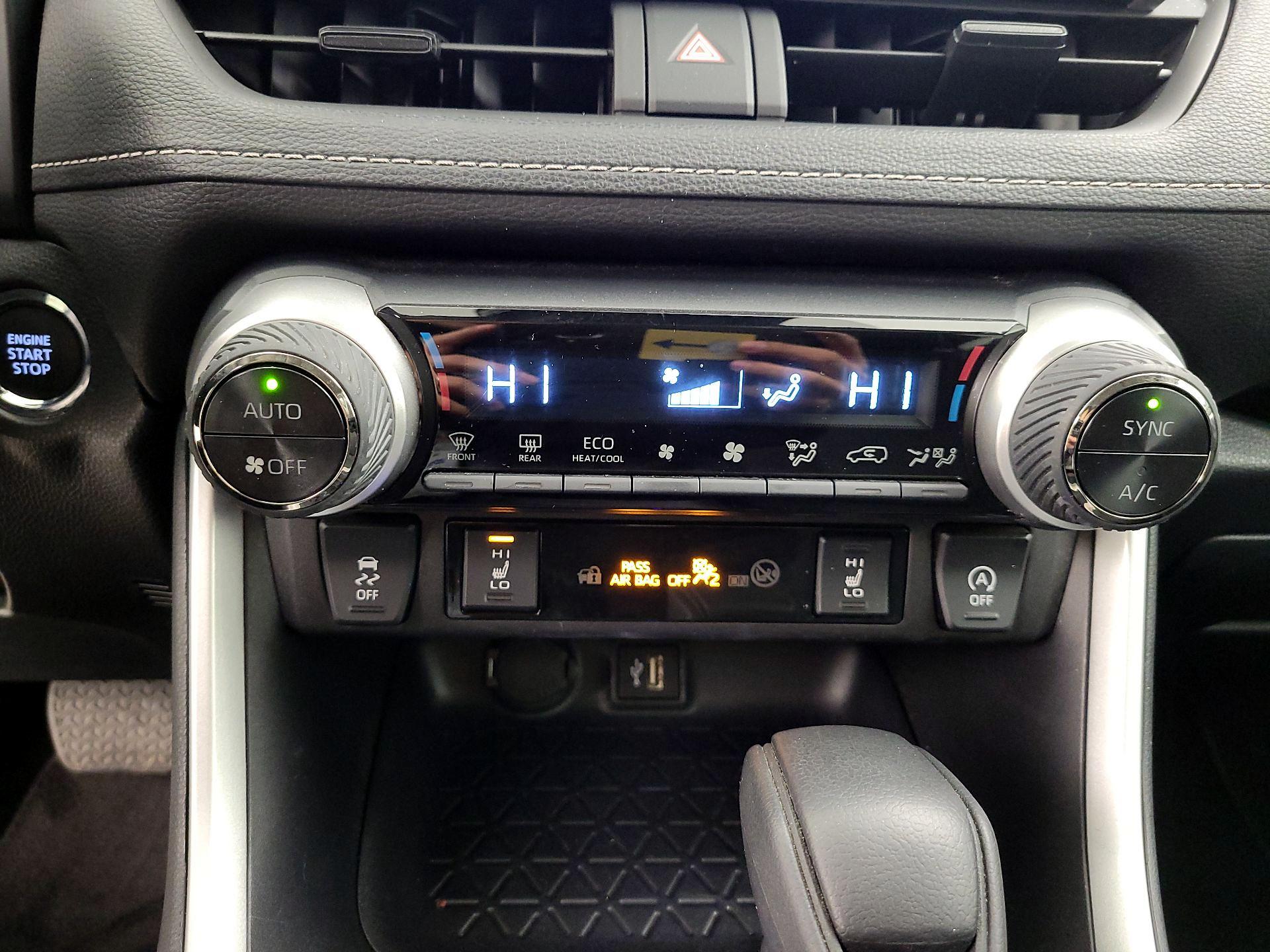 Thumbnail: 2025 Toyota RAV4 - 16