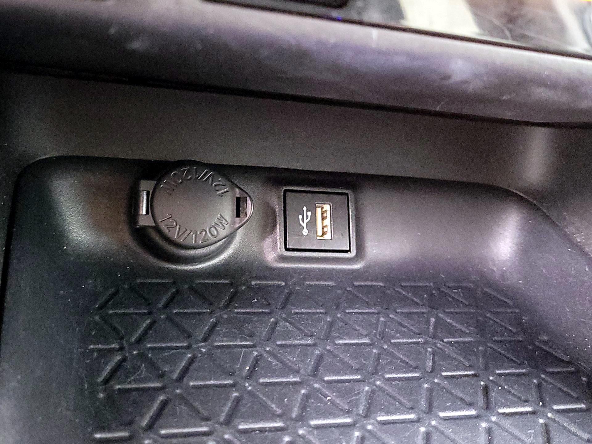 Thumbnail: 2025 Toyota RAV4 - 18