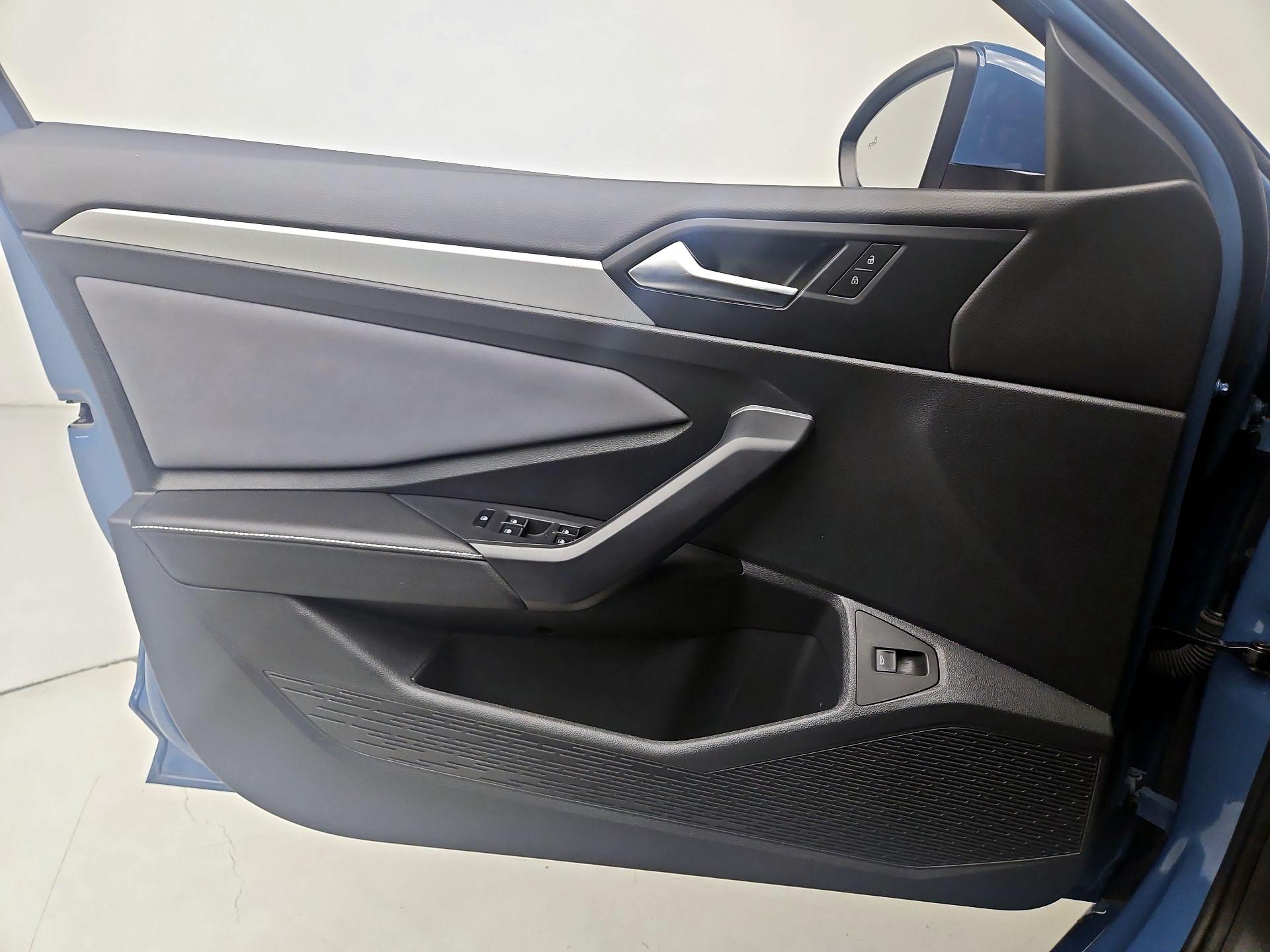 Thumbnail: 2025 Volkswagen Jetta - 12