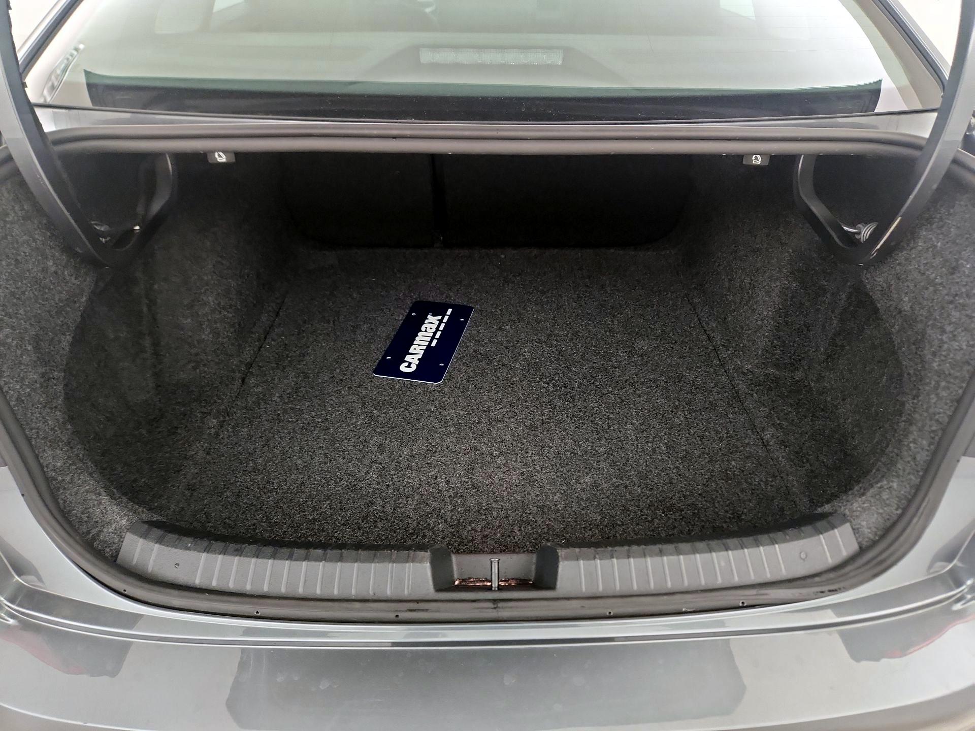 Thumbnail: 2025 Volkswagen Jetta - 19