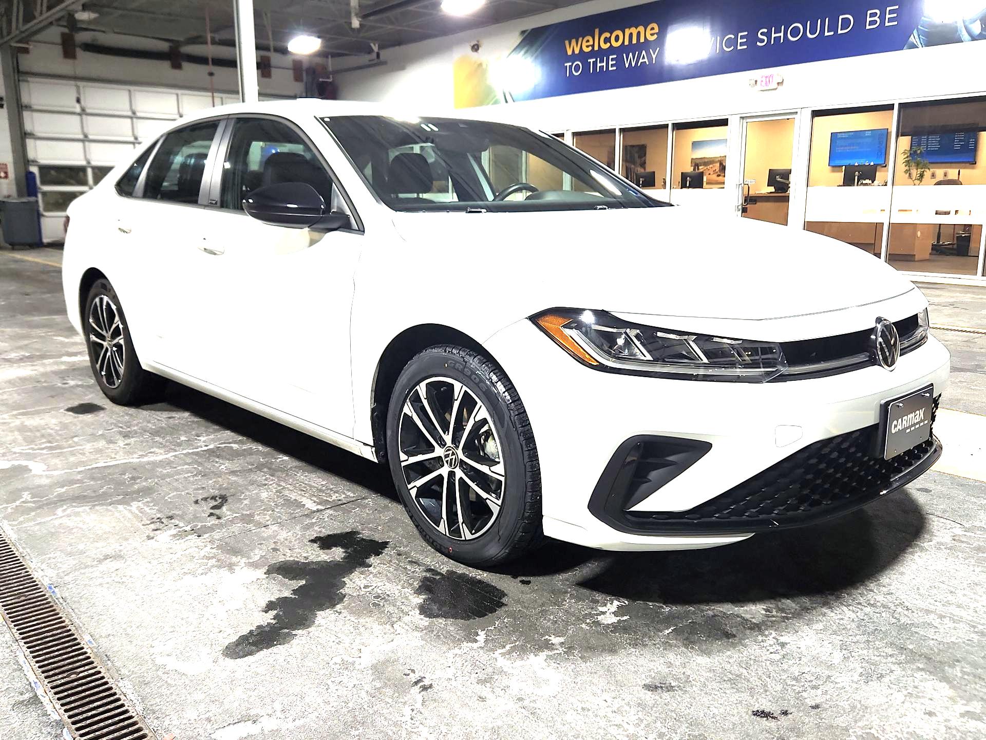 Thumbnail: 2025 Volkswagen Jetta - 1