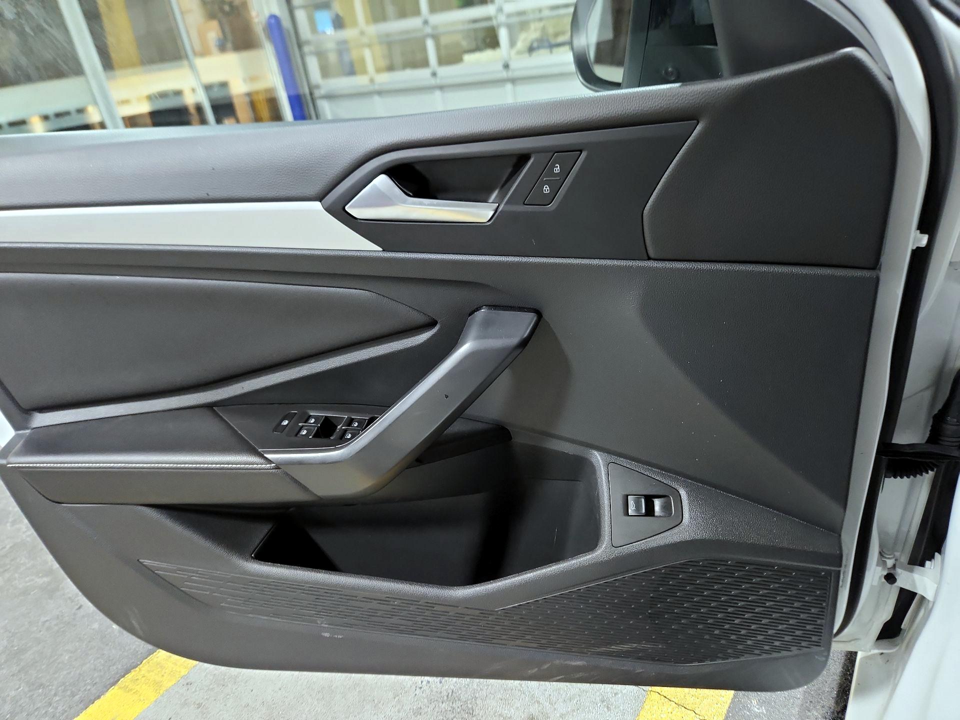 Thumbnail: 2025 Volkswagen Jetta - 10