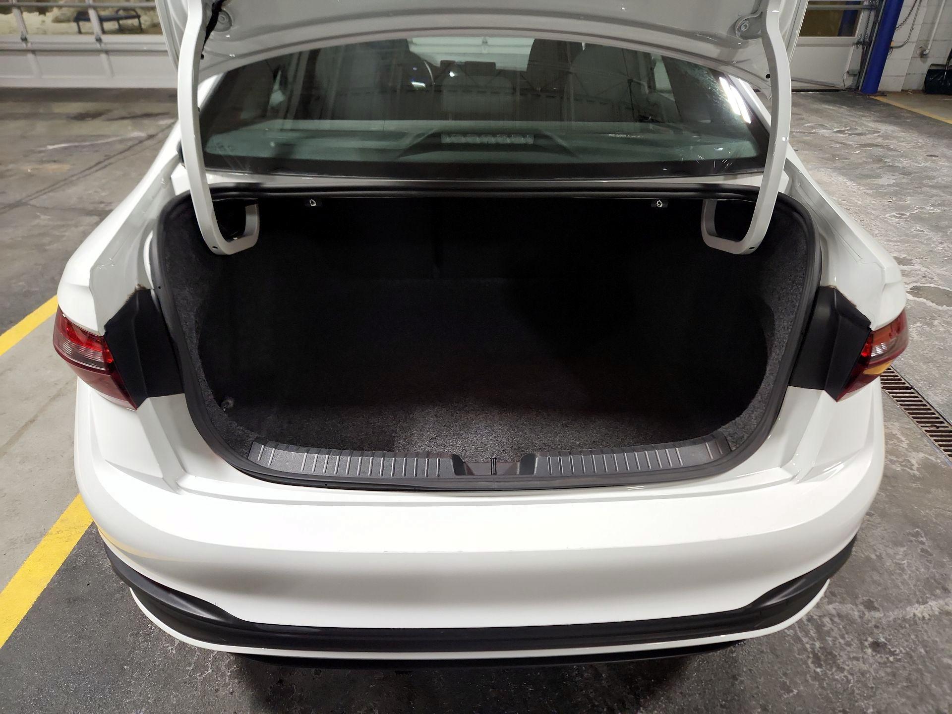 Thumbnail: 2025 Volkswagen Jetta - 18