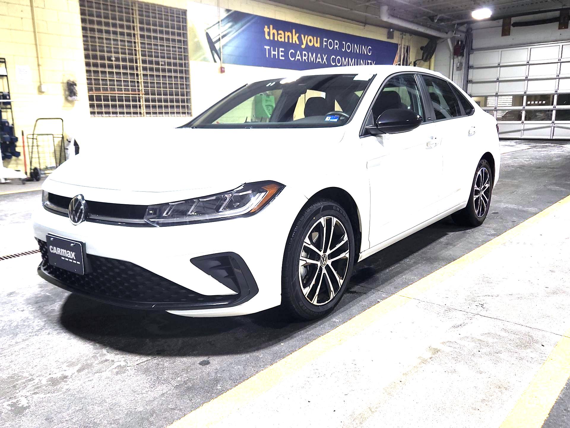 Thumbnail: 2025 Volkswagen Jetta - 3