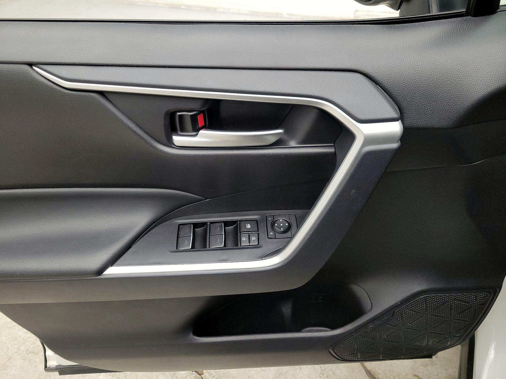 Thumbnail: 2025 Toyota RAV4 - 12