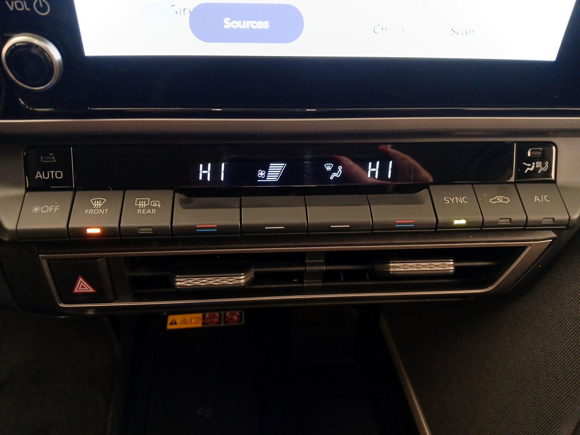 Thumbnail: 2025 Toyota Camry - 16