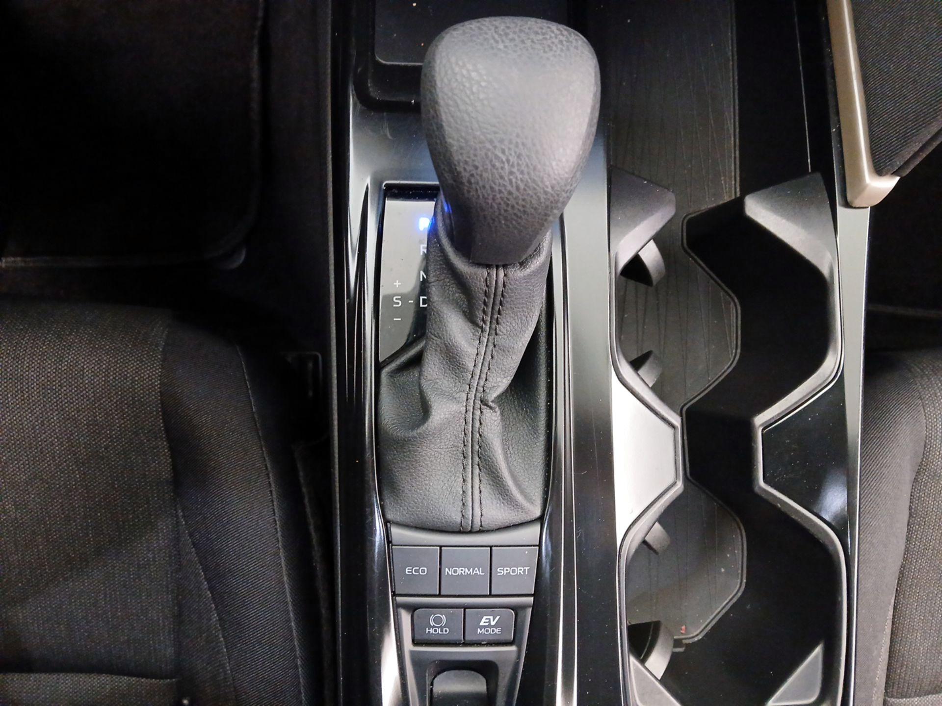 Thumbnail: 2025 Toyota Camry - 17