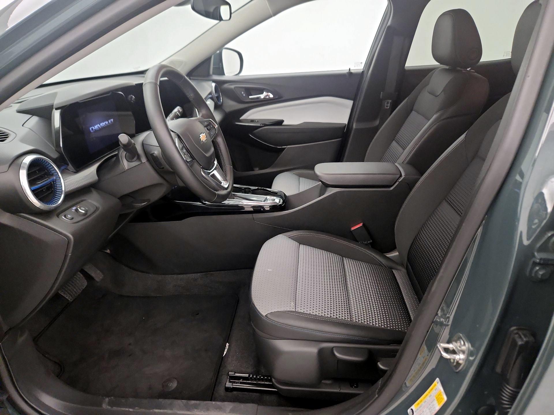 Thumbnail: 2025 Chevrolet Trax - 11