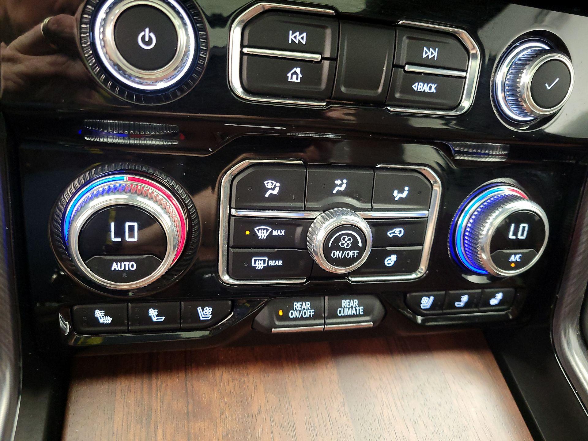 Thumbnail: 2024 GMC Yukon - 17