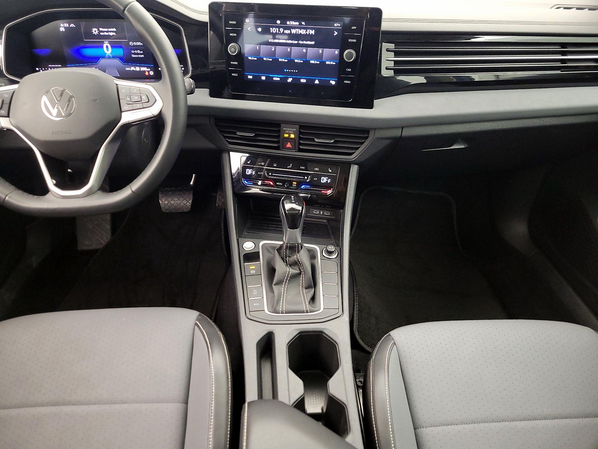 Thumbnail: 2025 Volkswagen Jetta - 17