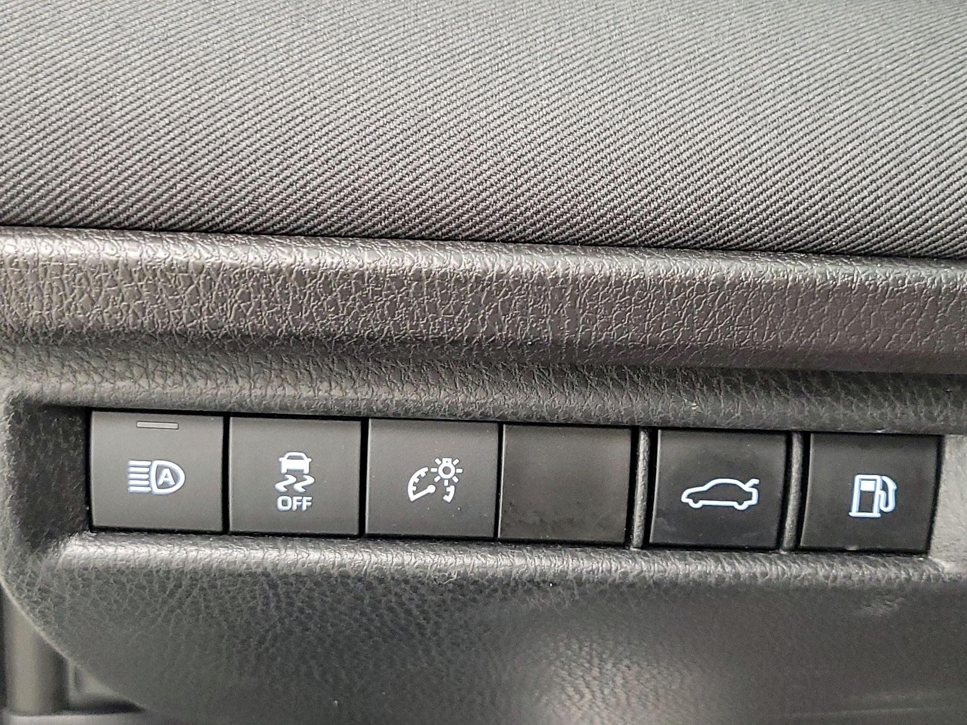 Thumbnail: 2025 Toyota Camry - 13