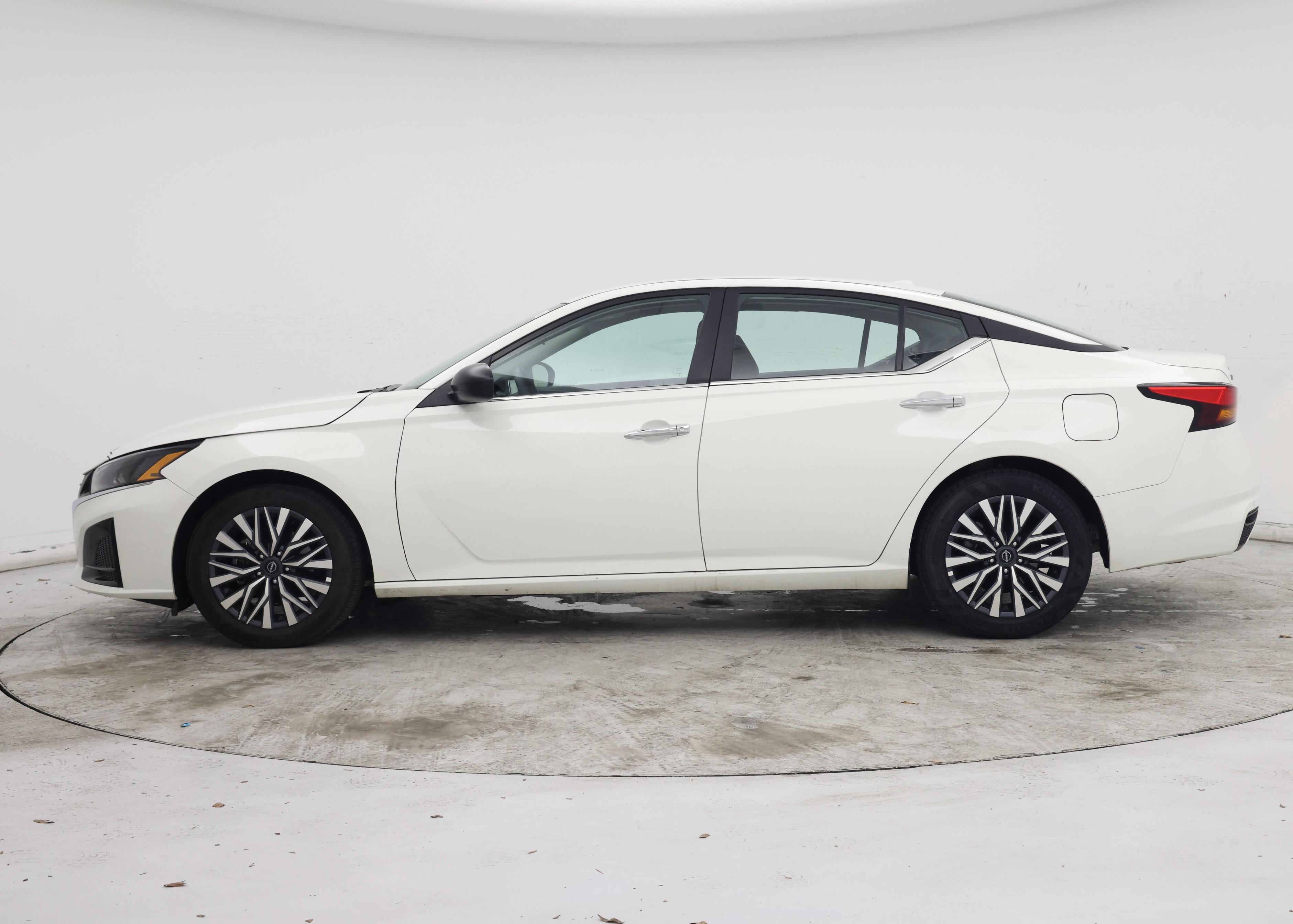 Thumbnail: 2025 Nissan Altima - 3