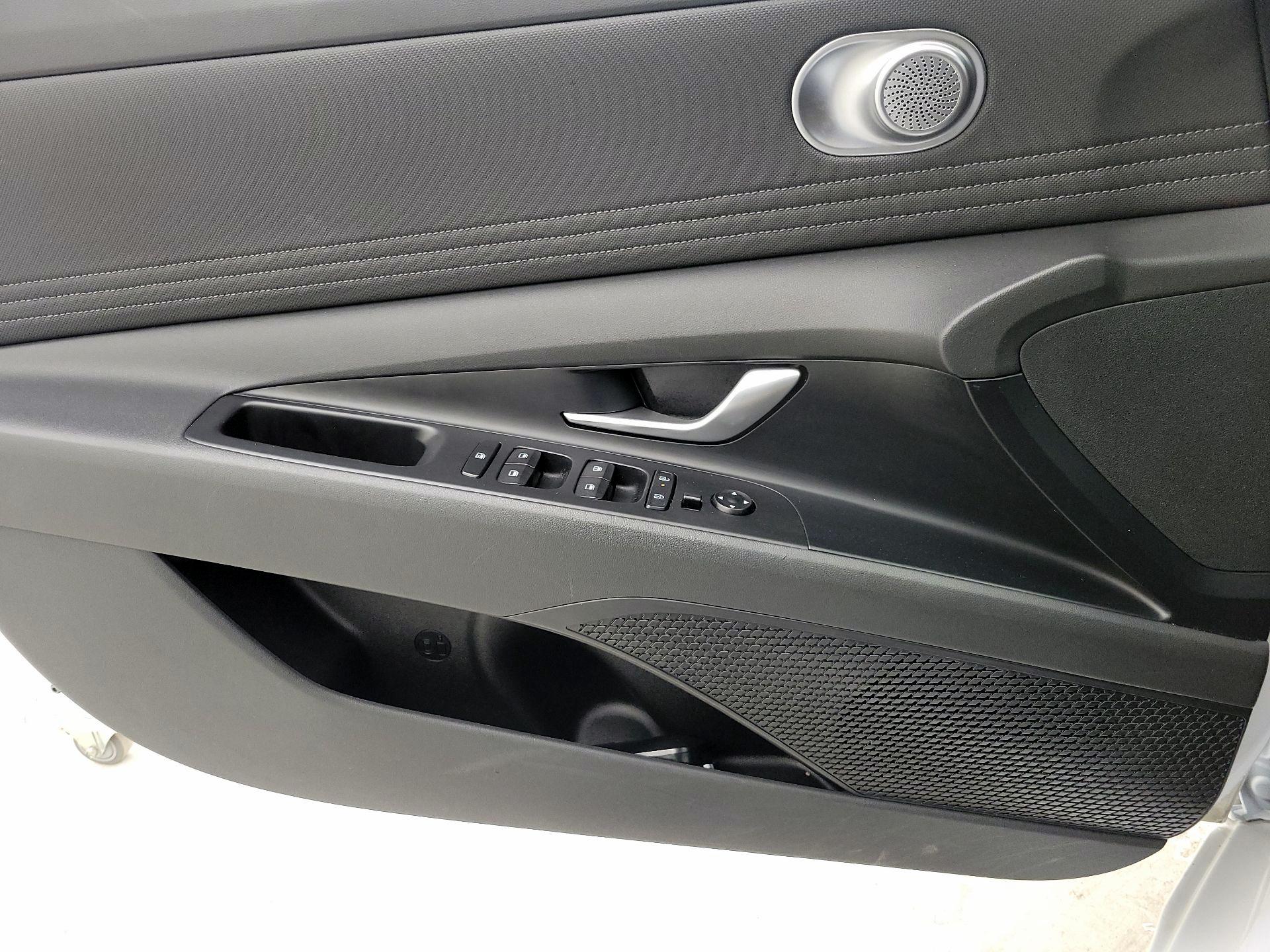 Thumbnail: 2025 Hyundai Elantra - 12