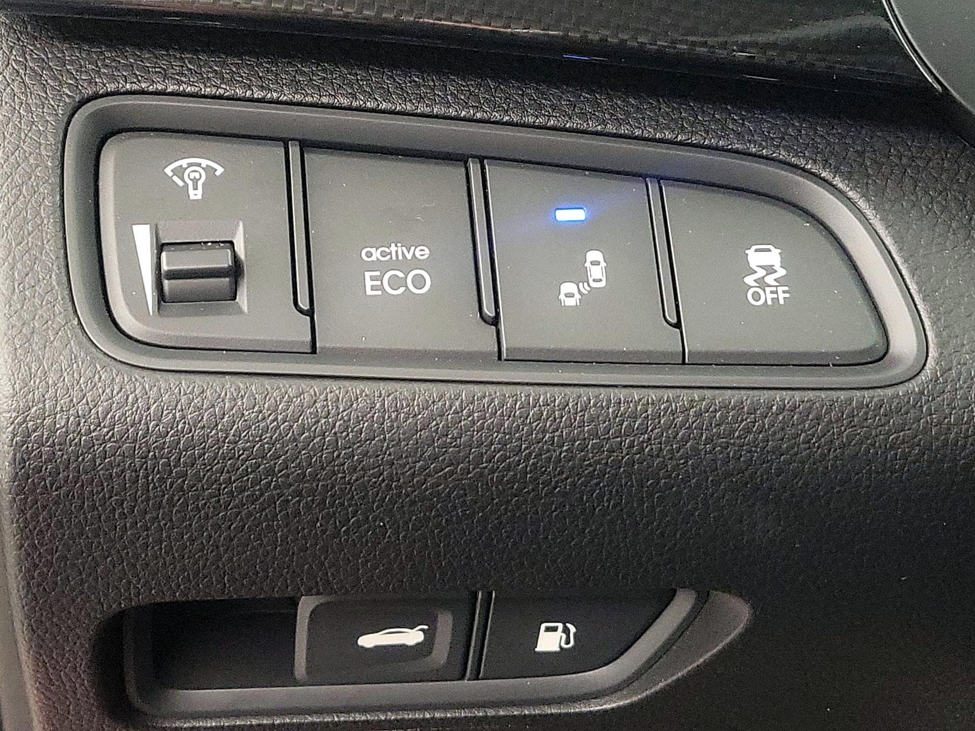 Thumbnail: 2016 Hyundai Azera - 13