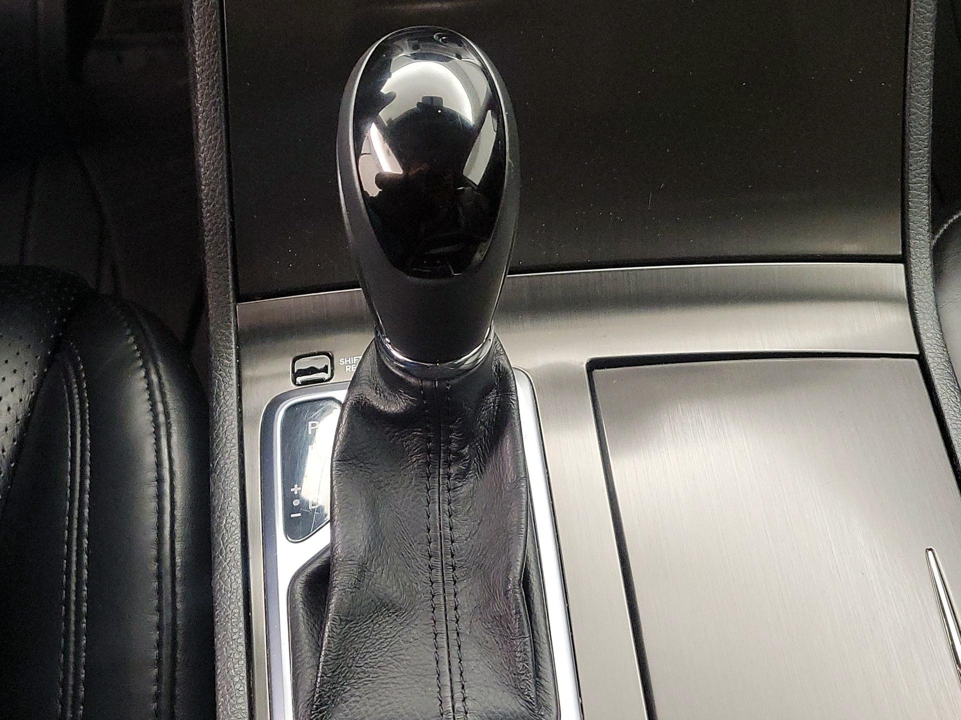 Thumbnail: 2016 Hyundai Azera - 18