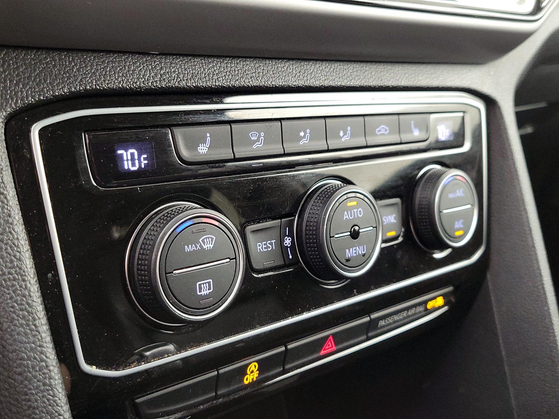 Thumbnail: 2022 Volkswagen Atlas - 16