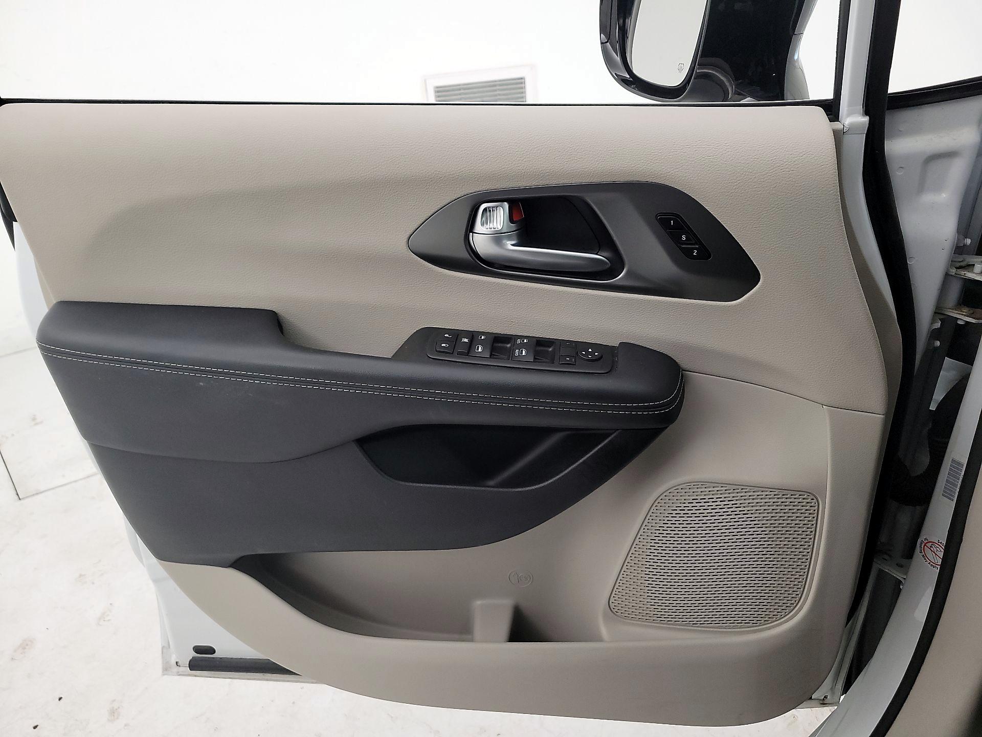 Thumbnail: 2024 Chrysler Pacifica - 12