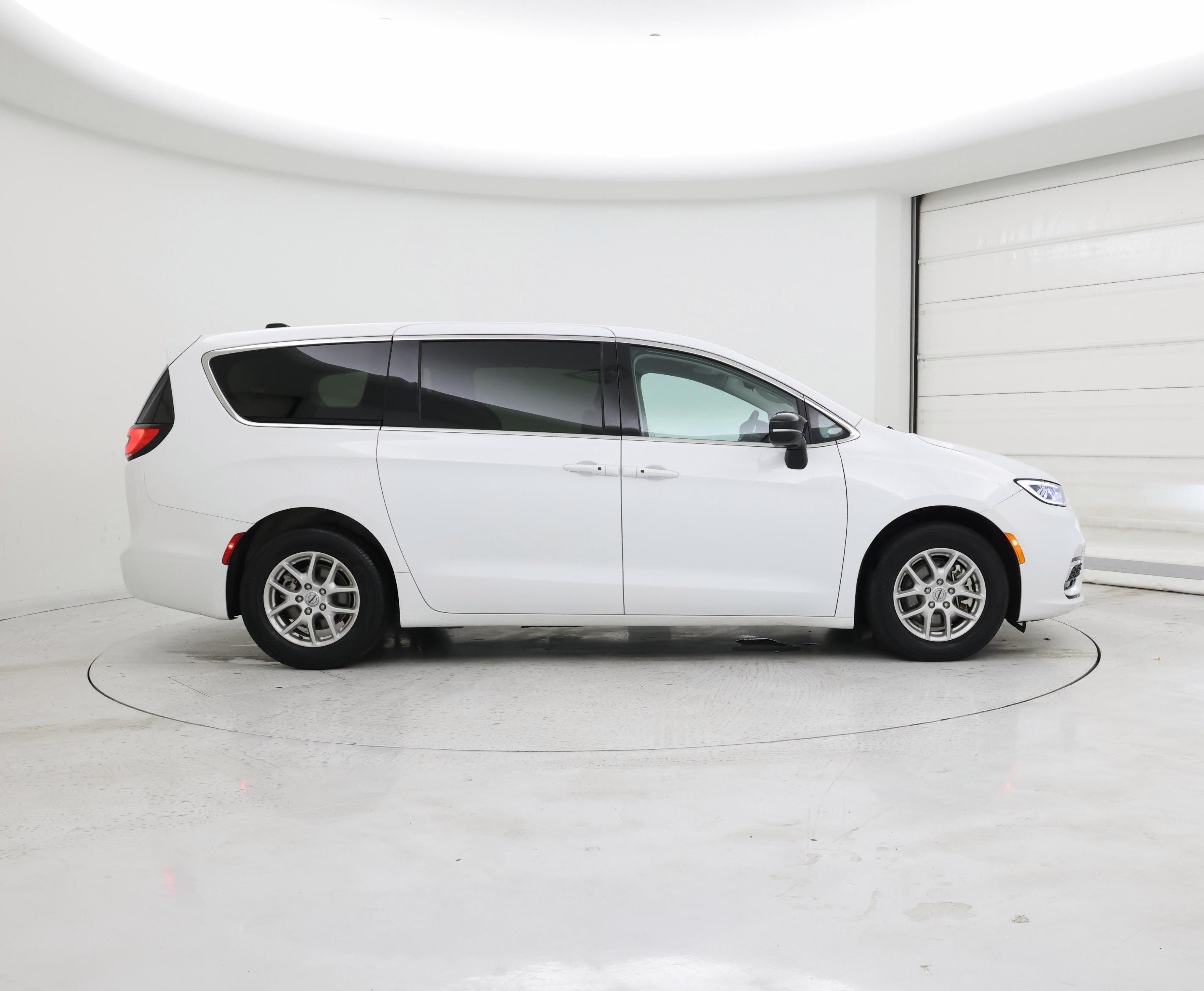 Thumbnail: 2024 Chrysler Pacifica - 7