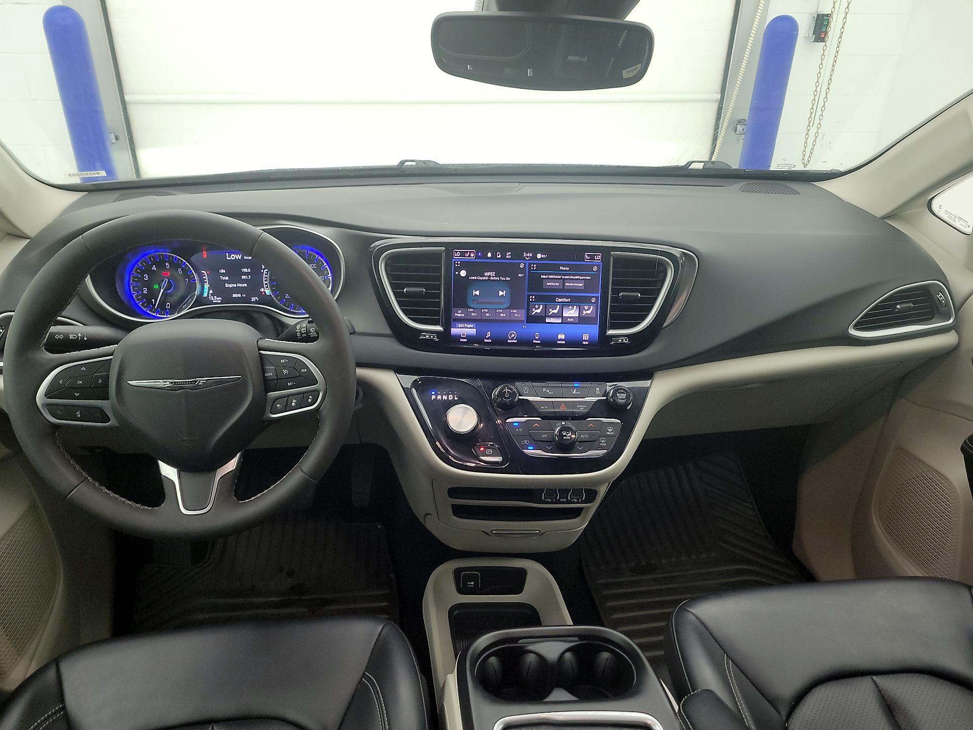 Thumbnail: 2023 Chrysler Pacifica - 9