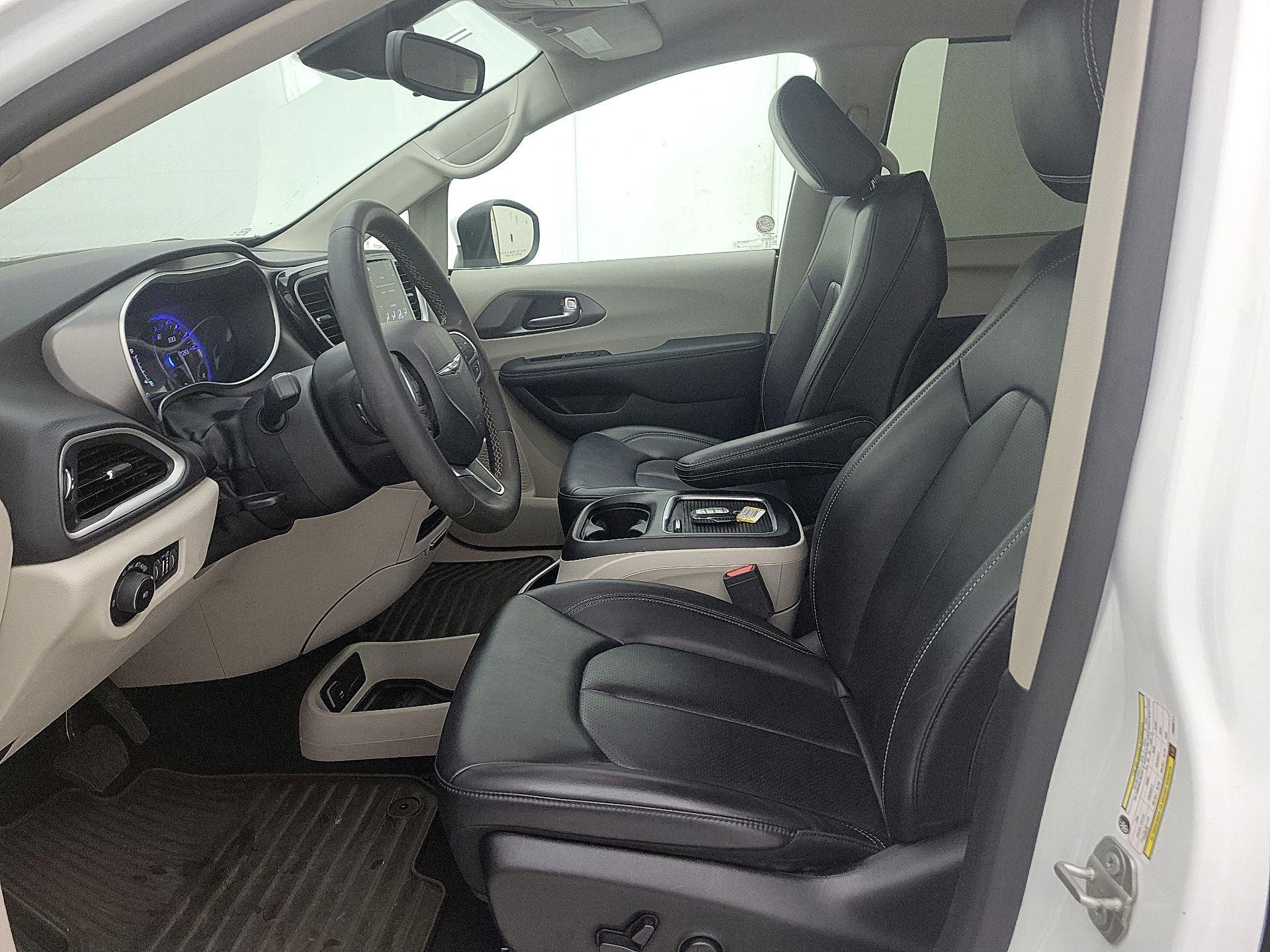 Thumbnail: 2023 Chrysler Pacifica - 11