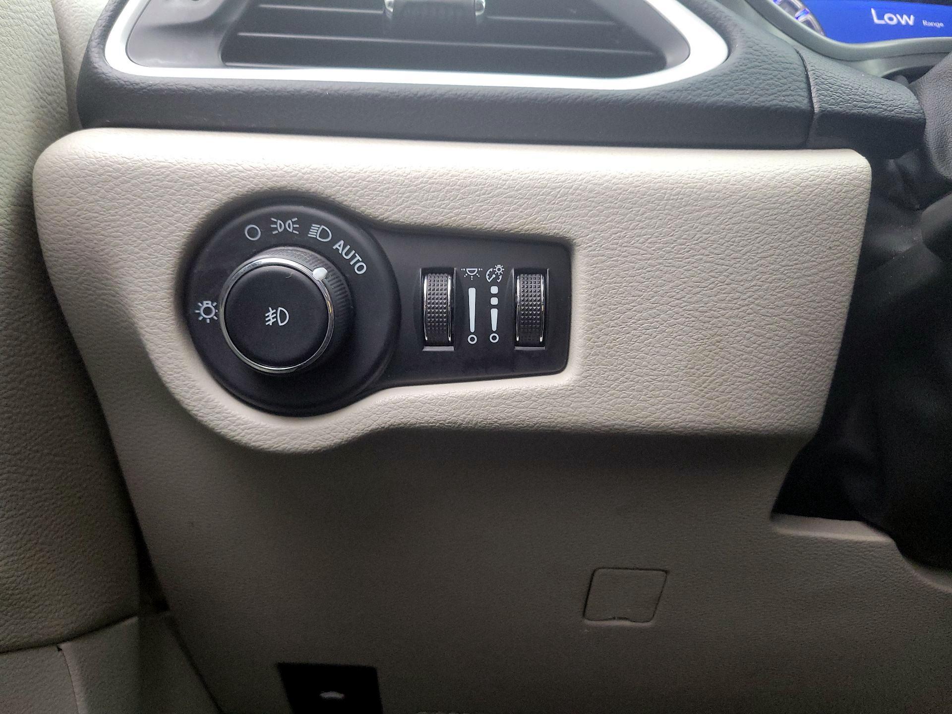 Thumbnail: 2023 Chrysler Pacifica - 13