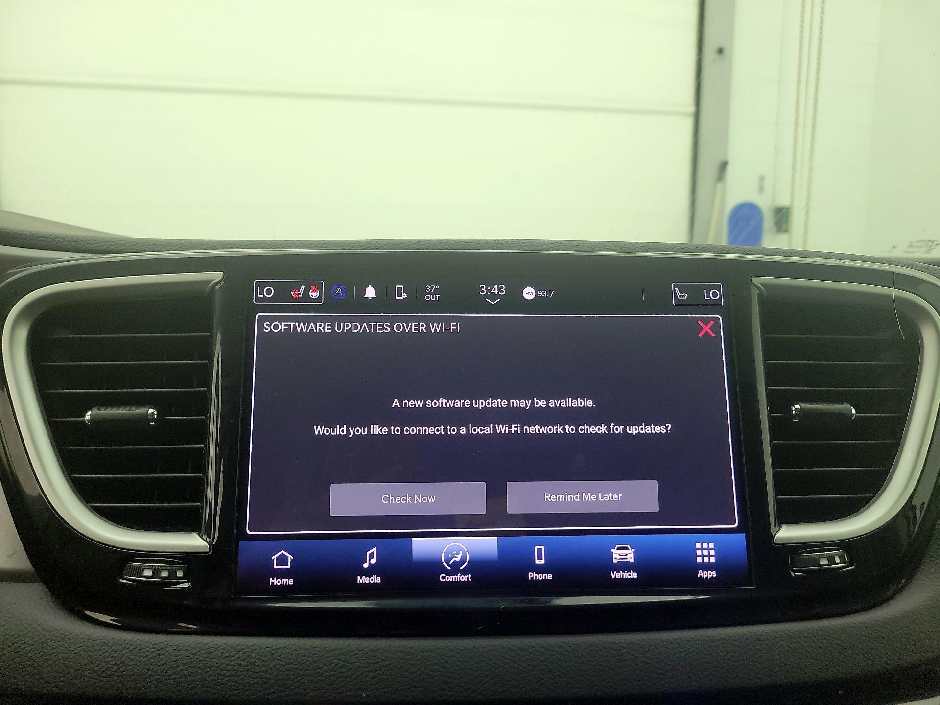 Thumbnail: 2023 Chrysler Pacifica - 15