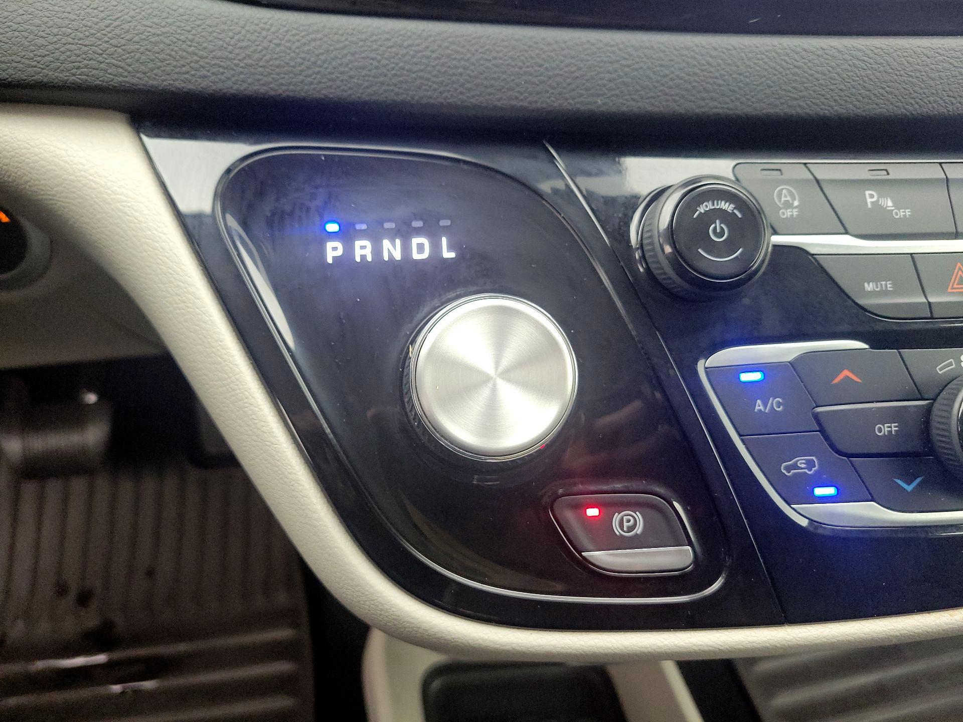 Thumbnail: 2023 Chrysler Pacifica - 17