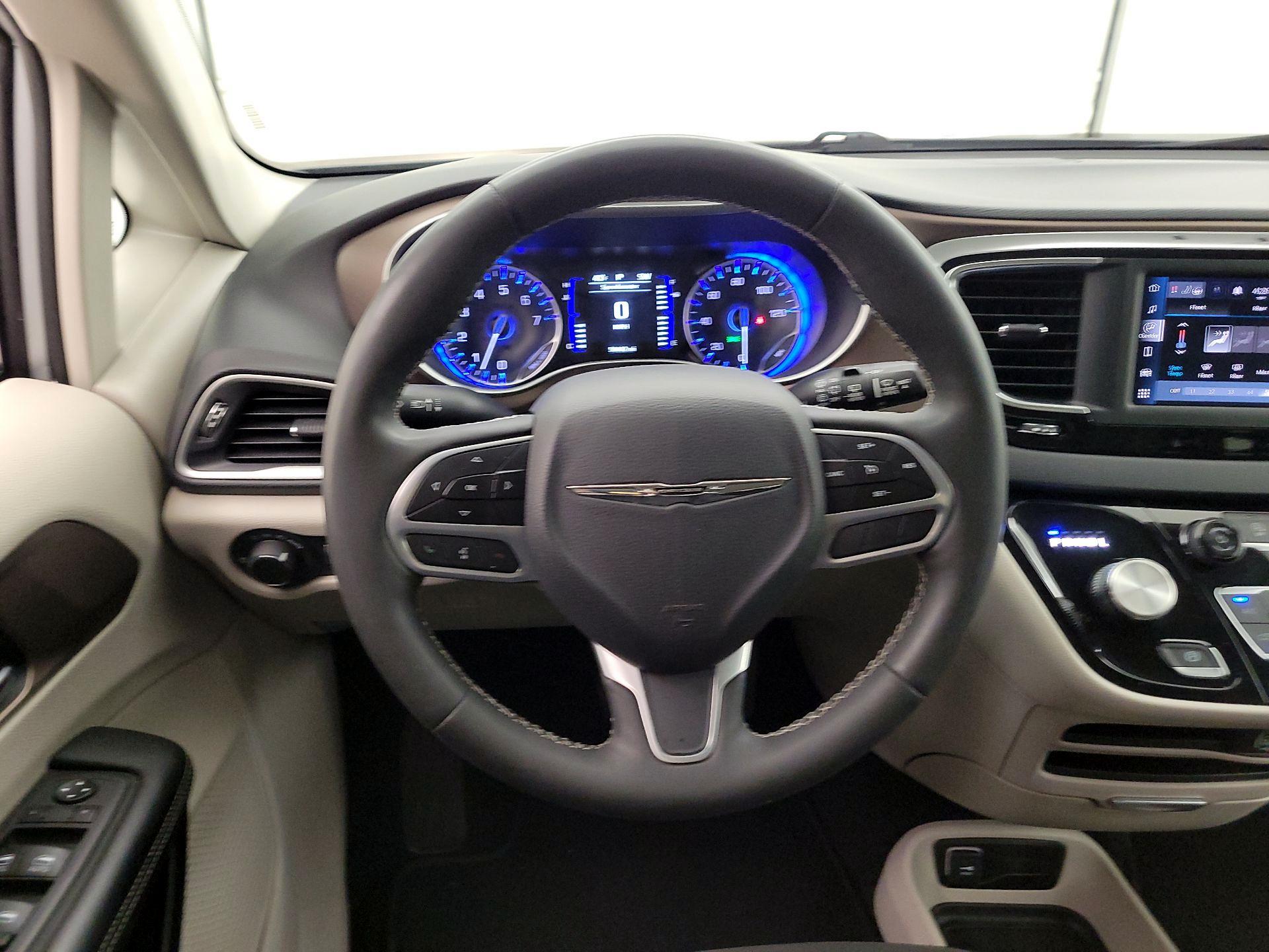 Thumbnail: 2023 Chrysler Voyager - 10