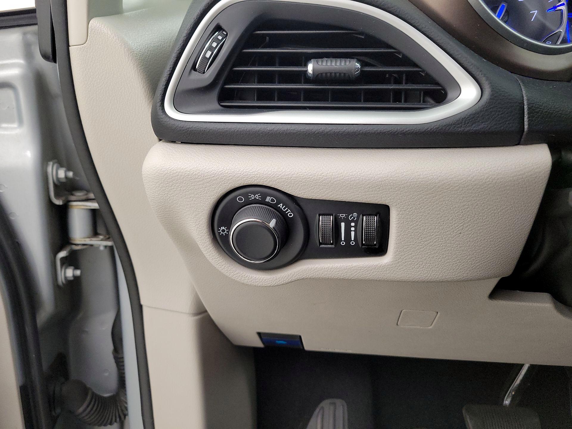 Thumbnail: 2023 Chrysler Voyager - 13