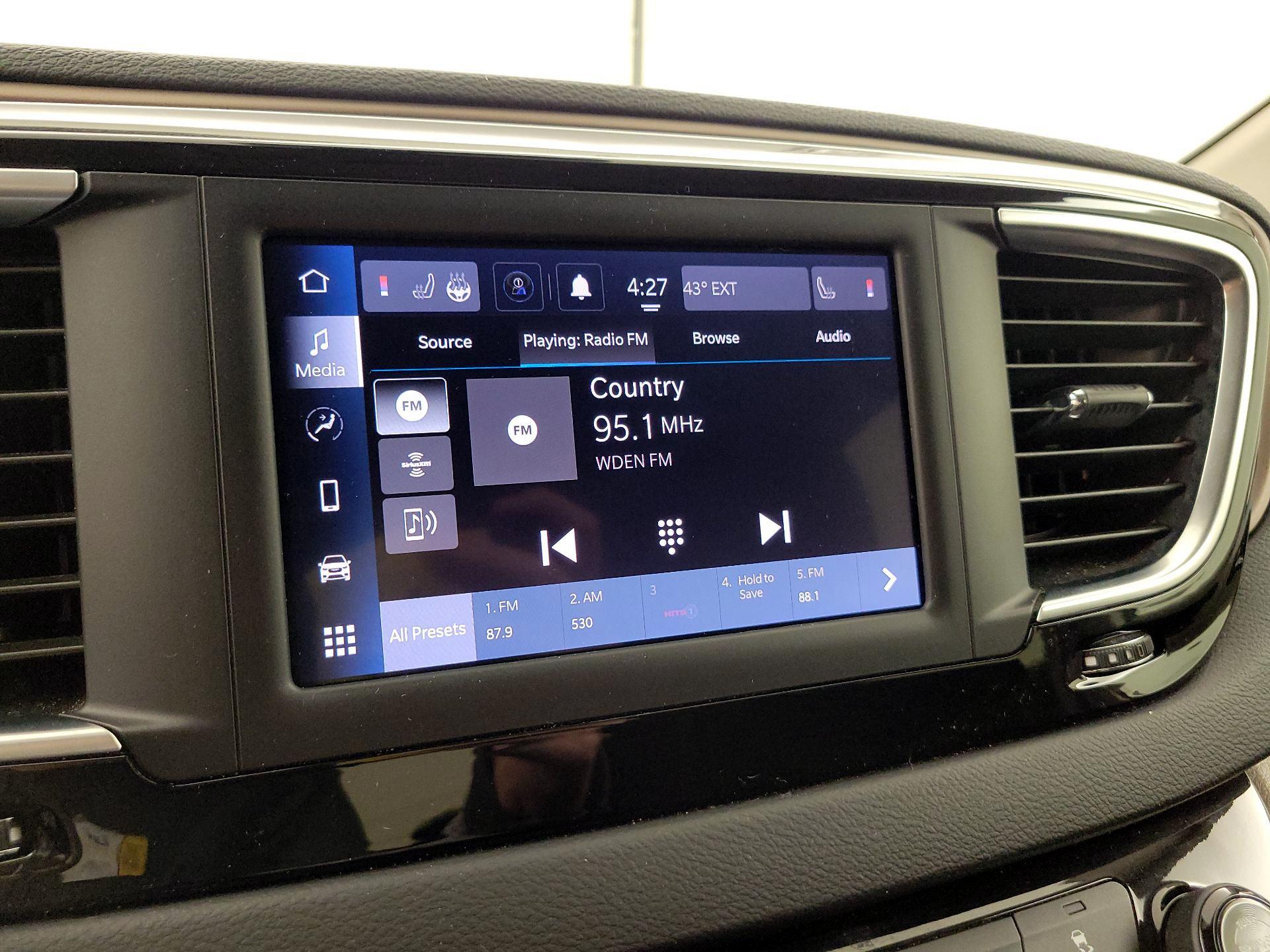 Thumbnail: 2023 Chrysler Voyager - 15