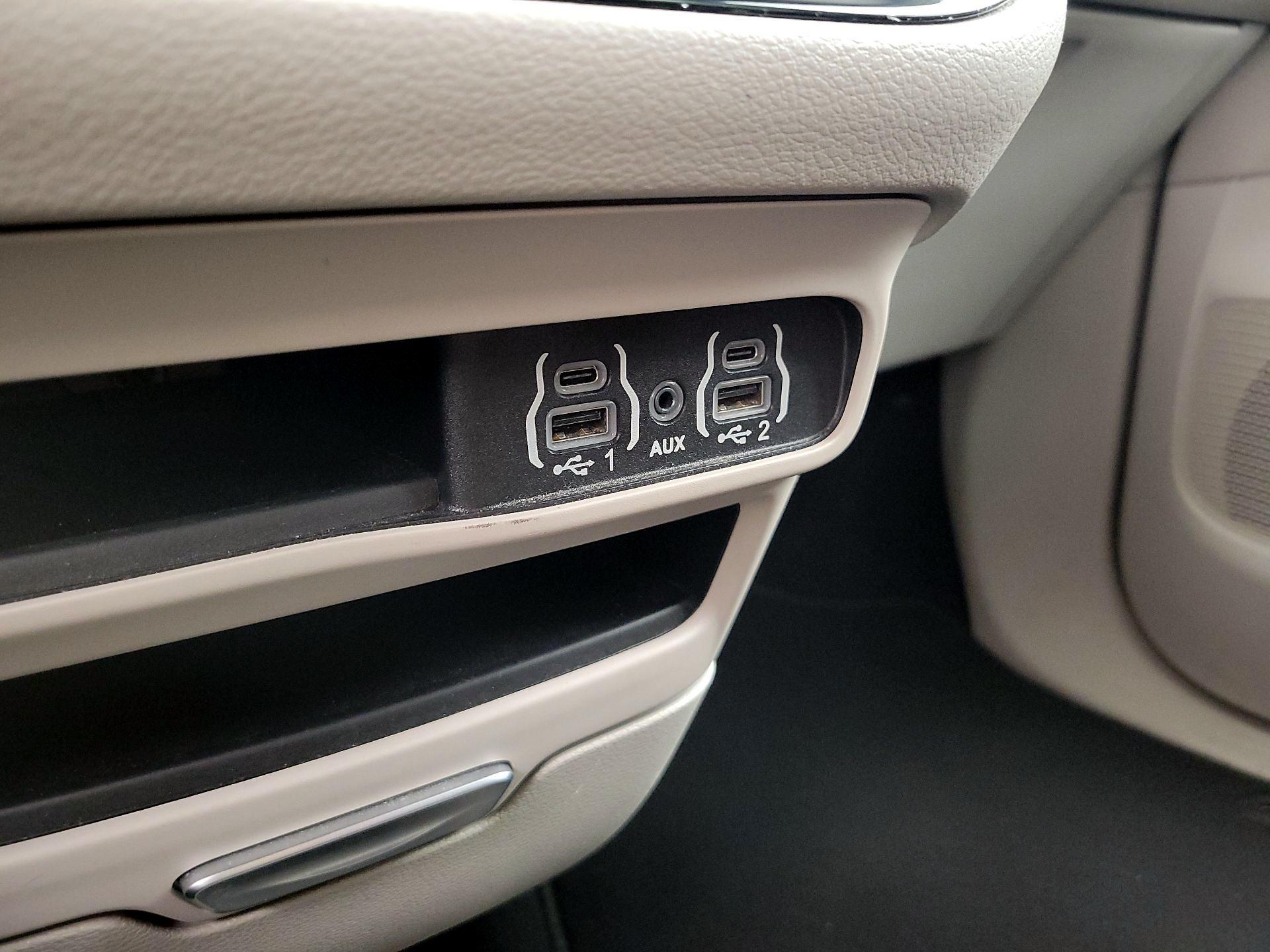 Thumbnail: 2023 Chrysler Voyager - 18