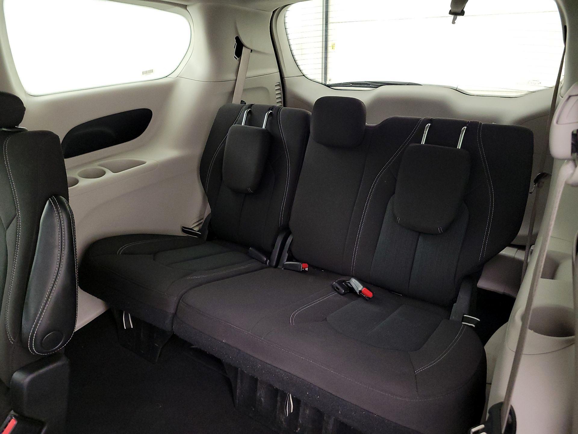 Thumbnail: 2023 Chrysler Voyager - 20