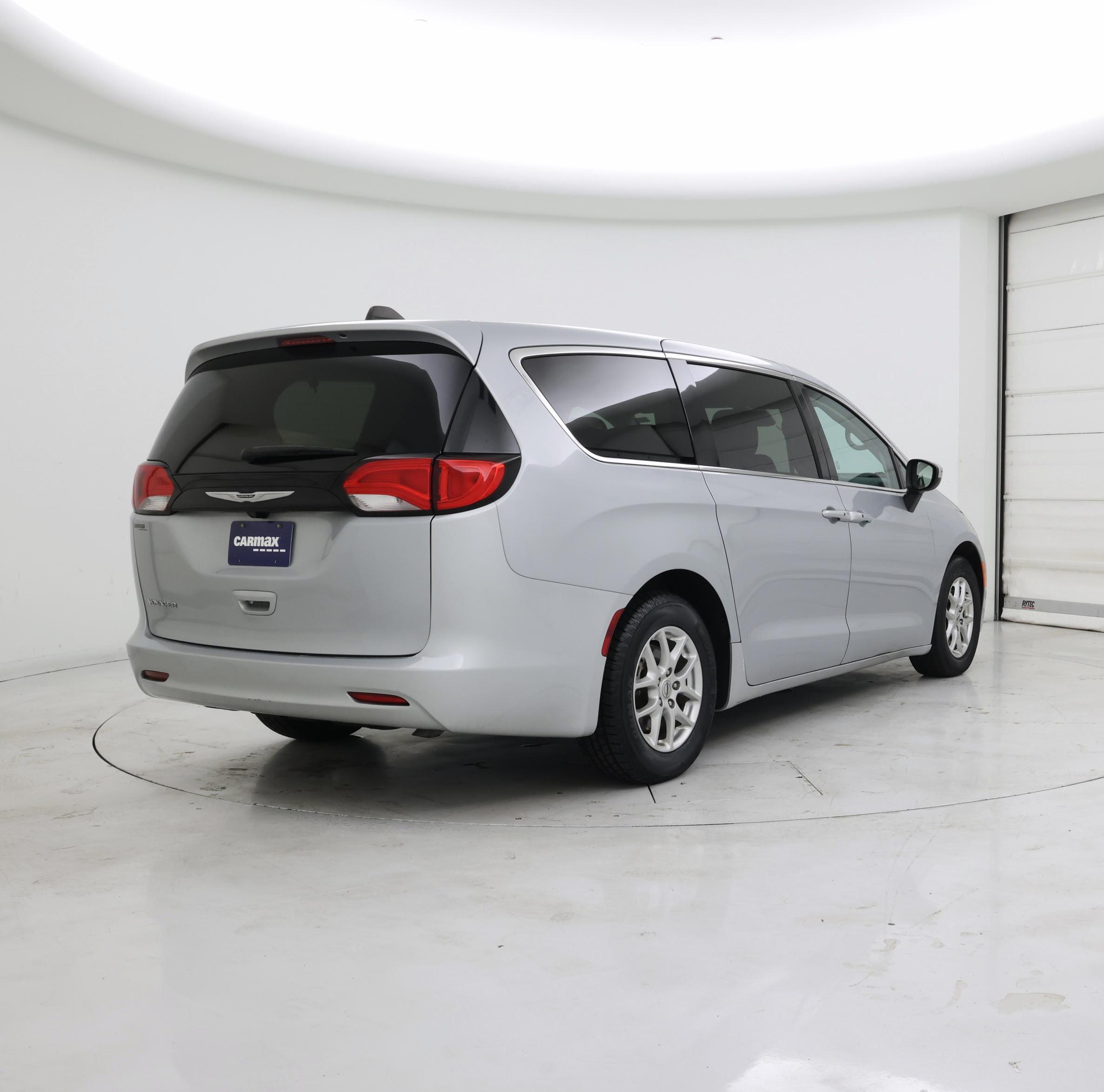 Thumbnail: 2023 Chrysler Voyager - 8