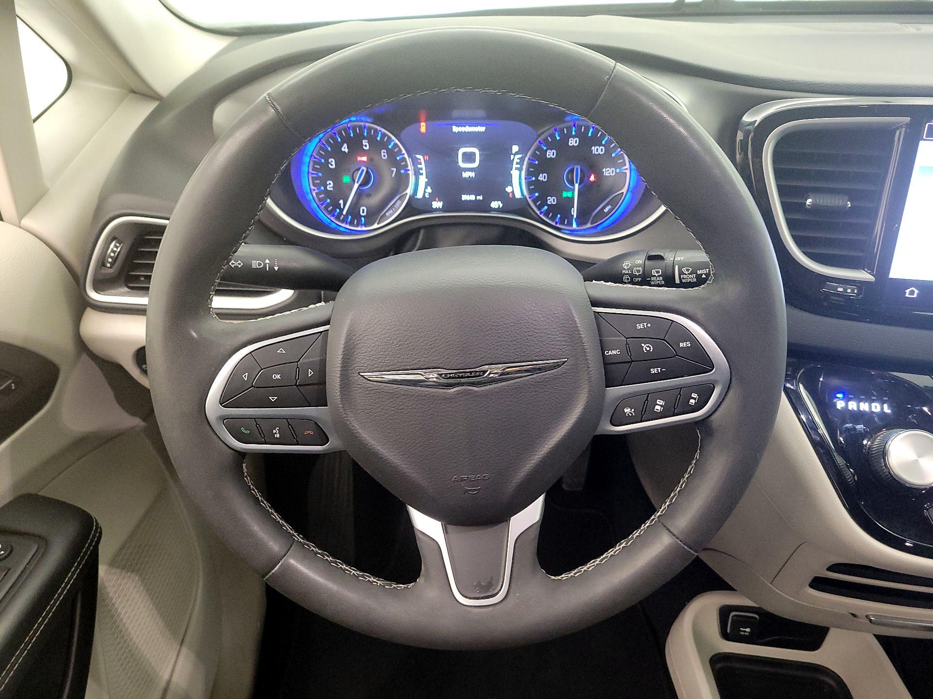 Thumbnail: 2023 Chrysler Pacifica - 10