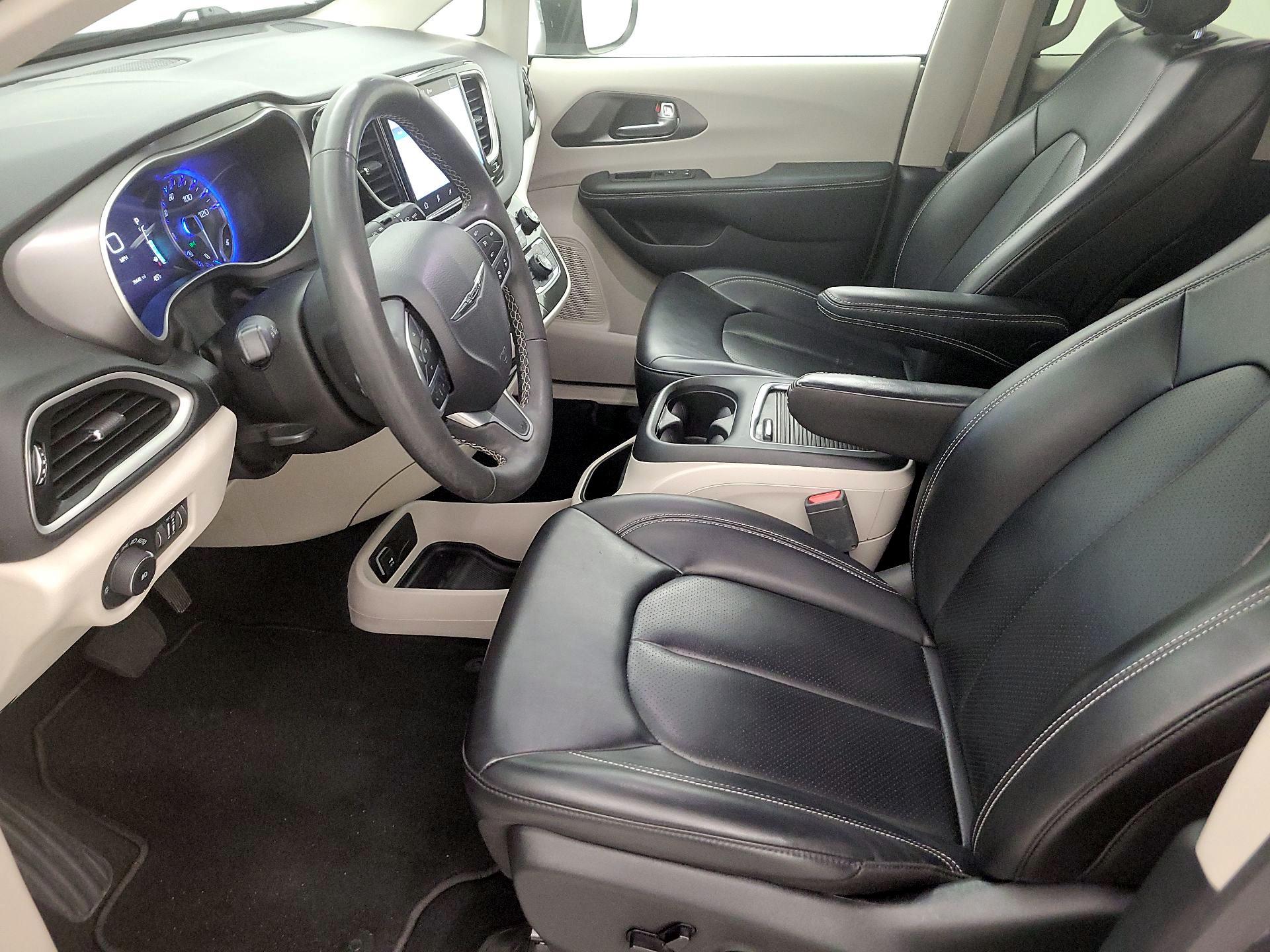 Thumbnail: 2023 Chrysler Pacifica - 11