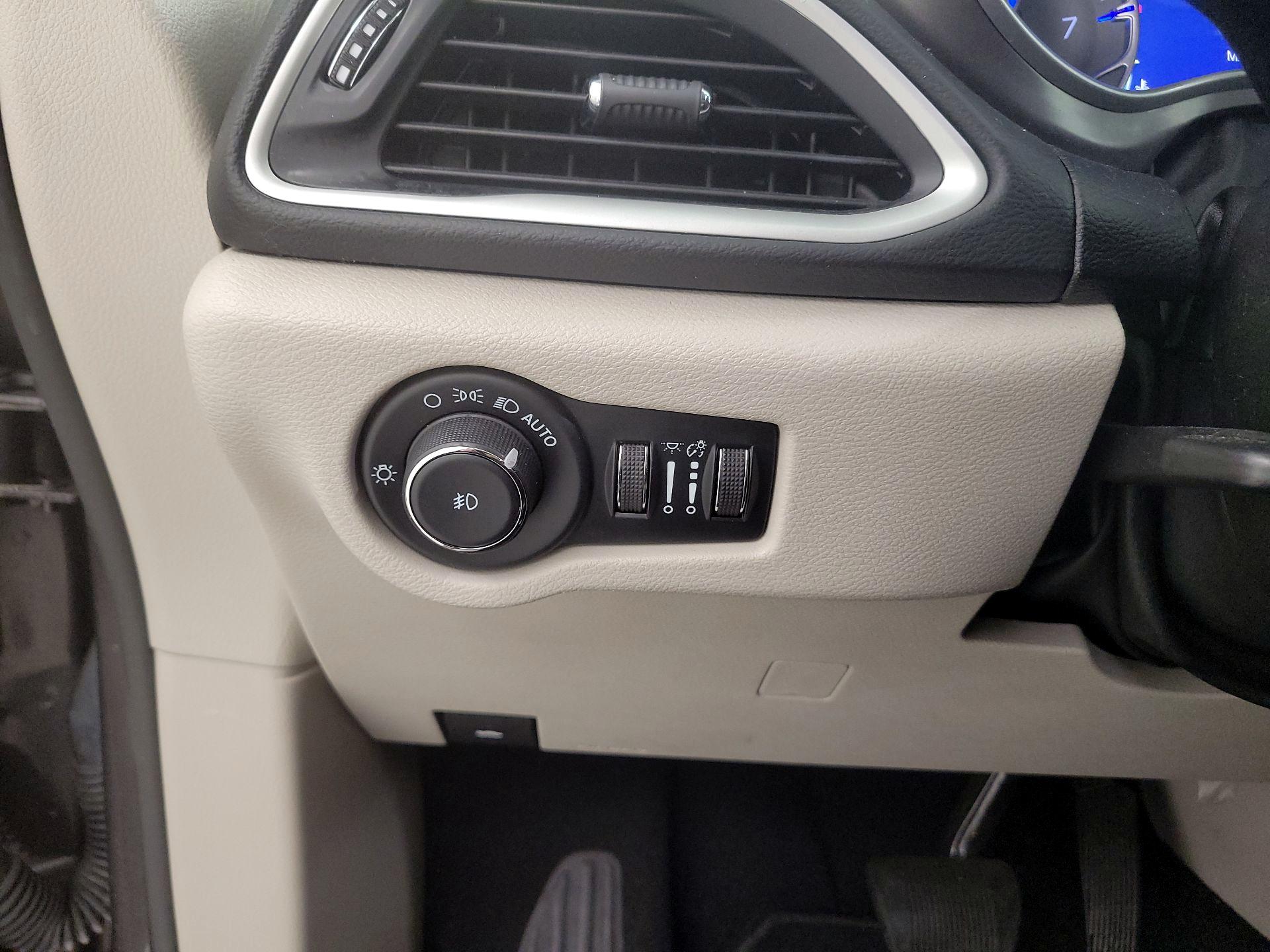 Thumbnail: 2023 Chrysler Pacifica - 13