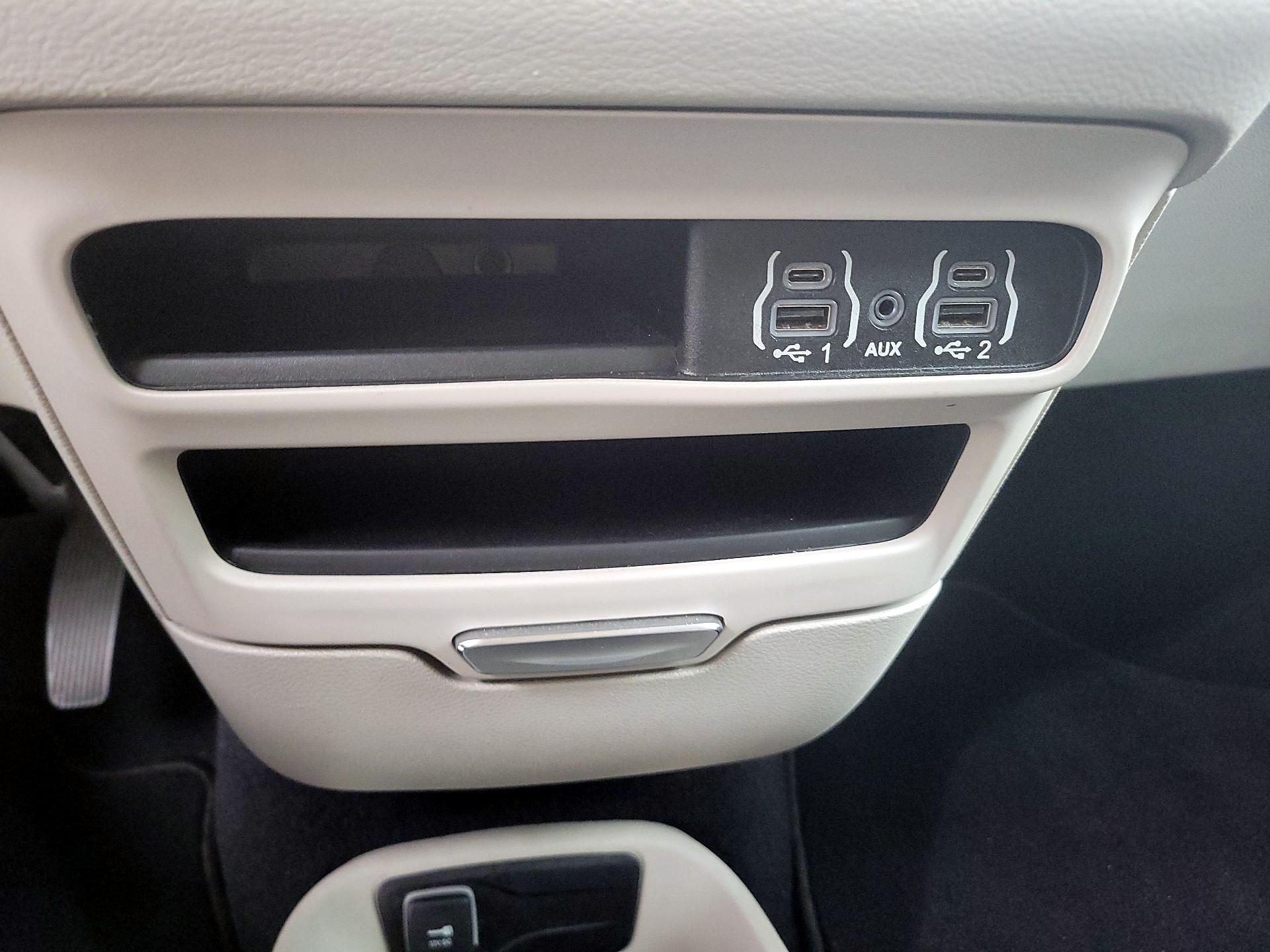 Thumbnail: 2023 Chrysler Pacifica - 18