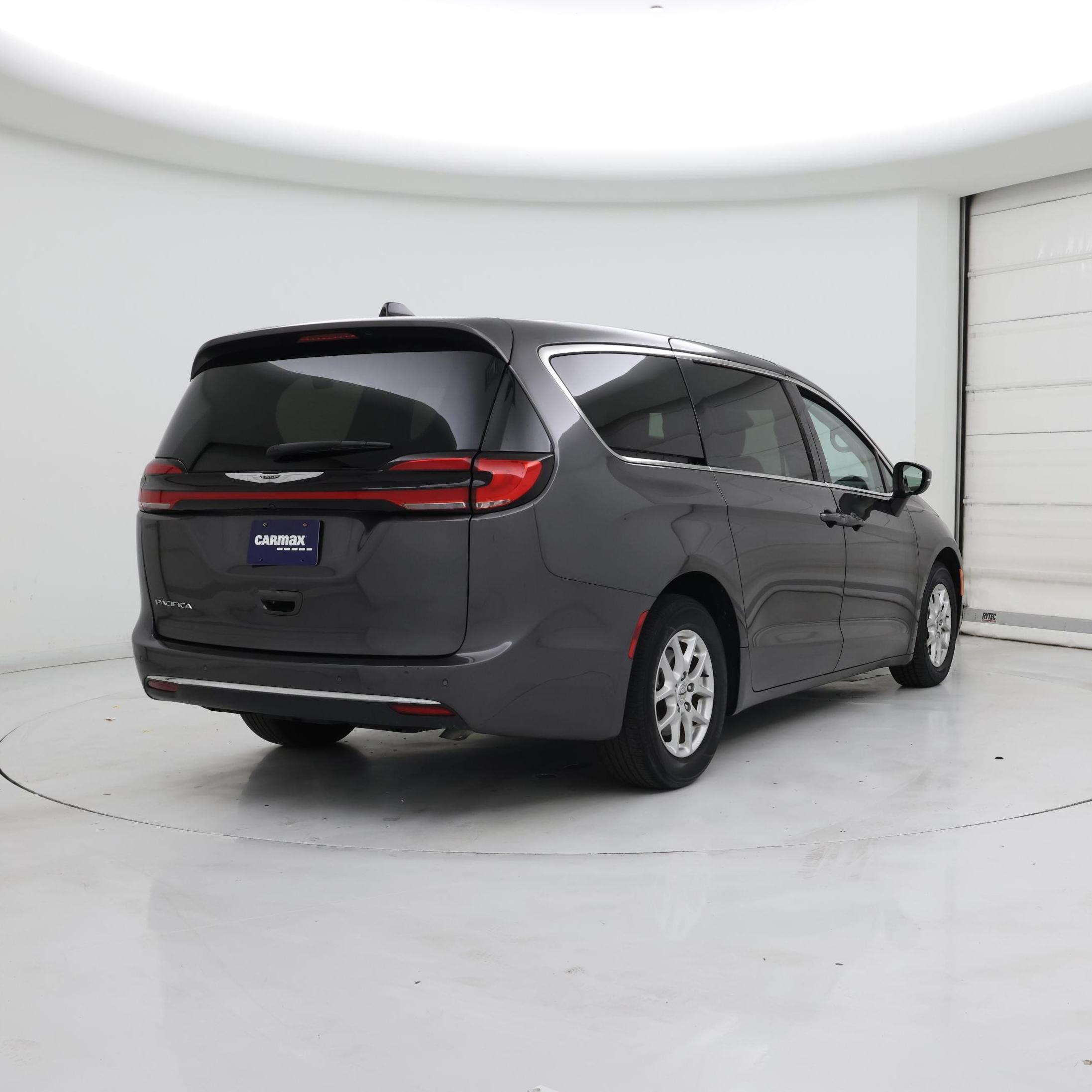 Thumbnail: 2023 Chrysler Pacifica - 8