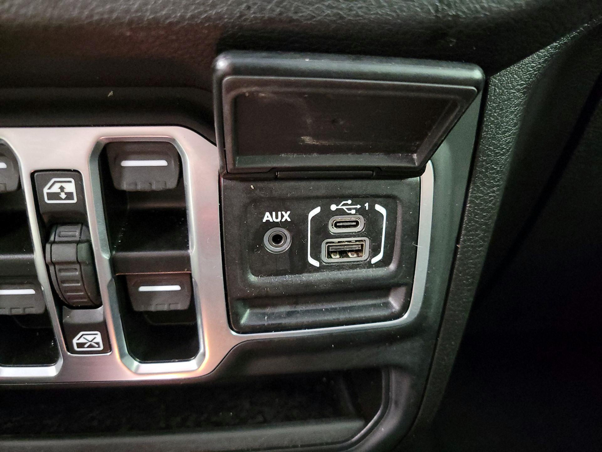 Thumbnail: 2025 Jeep Wrangler - 18