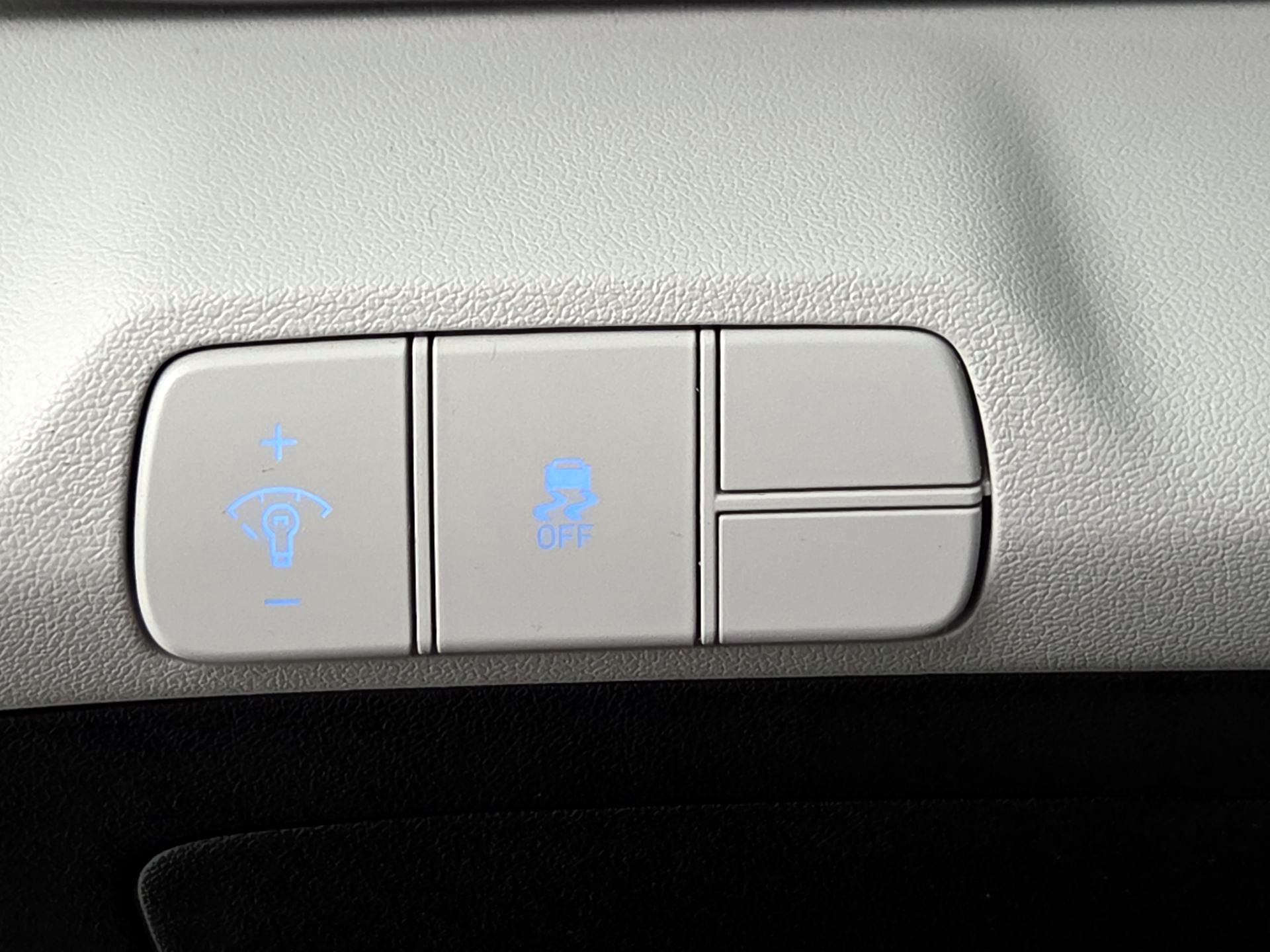 Thumbnail: 2025 Hyundai Elantra - 13