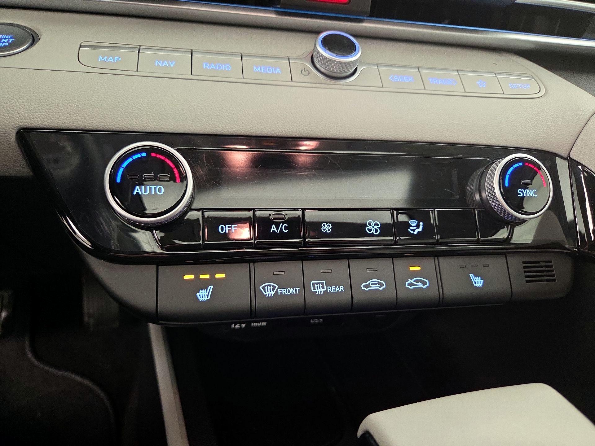 Thumbnail: 2025 Hyundai Elantra - 17