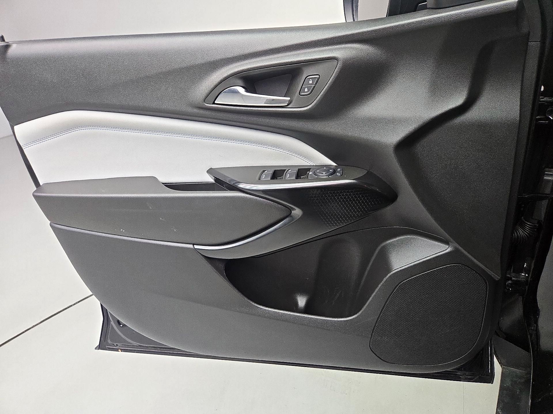 Thumbnail: 2025 Chevrolet Trax - 12